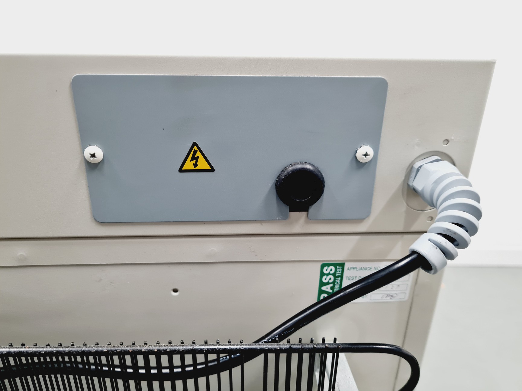 Image of Sanyo MIR-153 Refrigerated Laboratory Incubator Lab