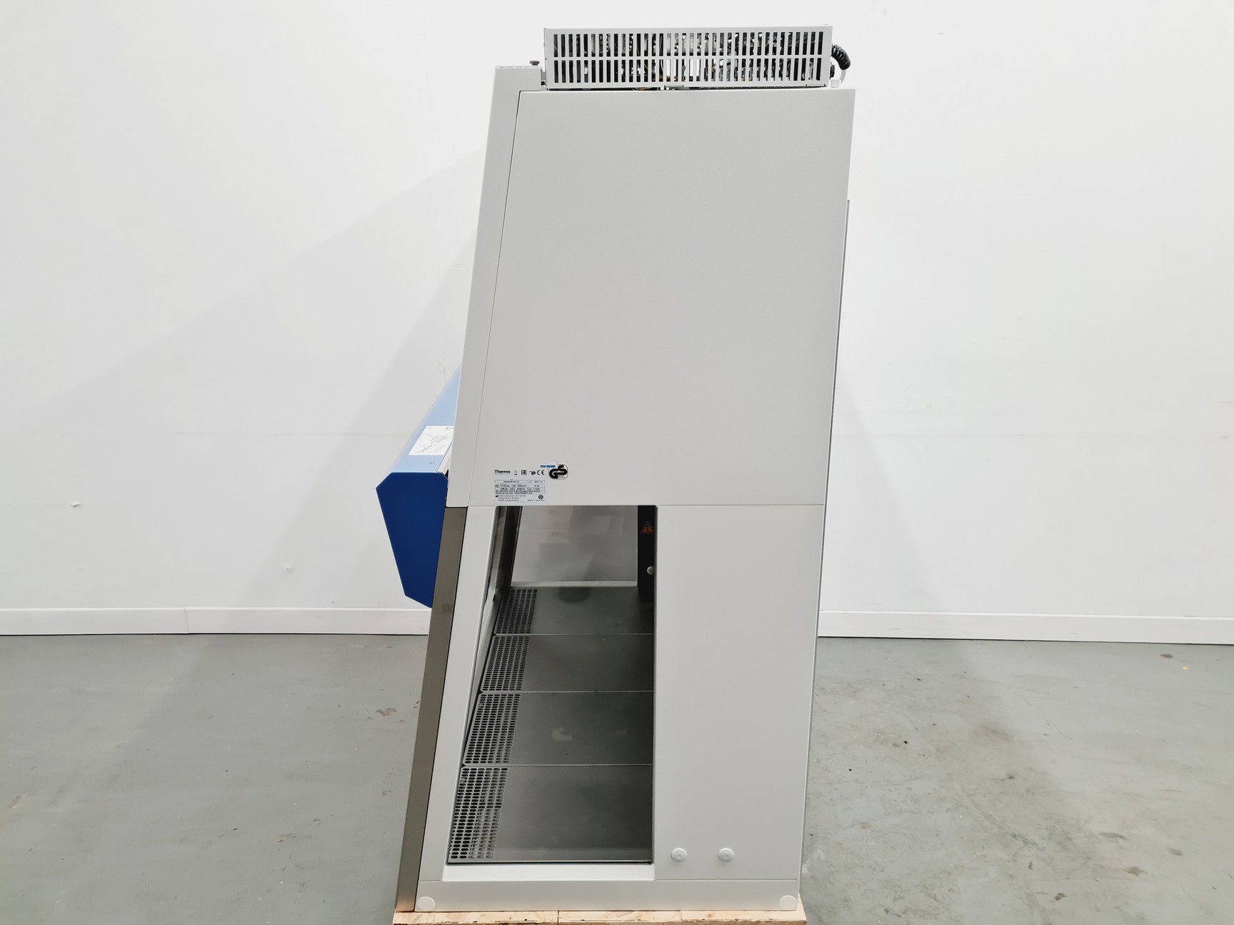 Image of Thermo Scientific Herasafe KS 12 Class II Safety Cabinet Lab