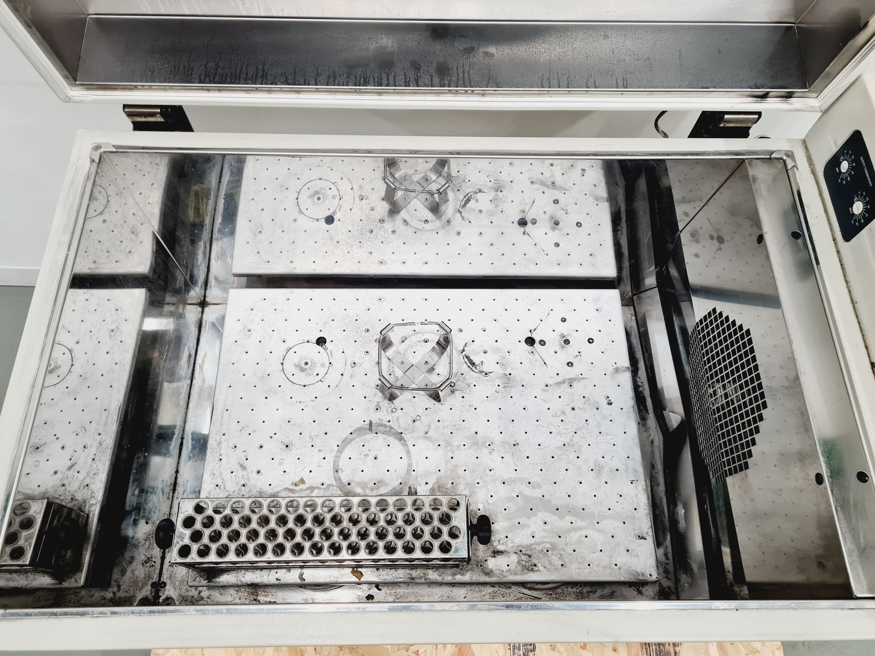 Image of Sanyo Orbital Shaking Incubator IOX402.XX1.C Lab