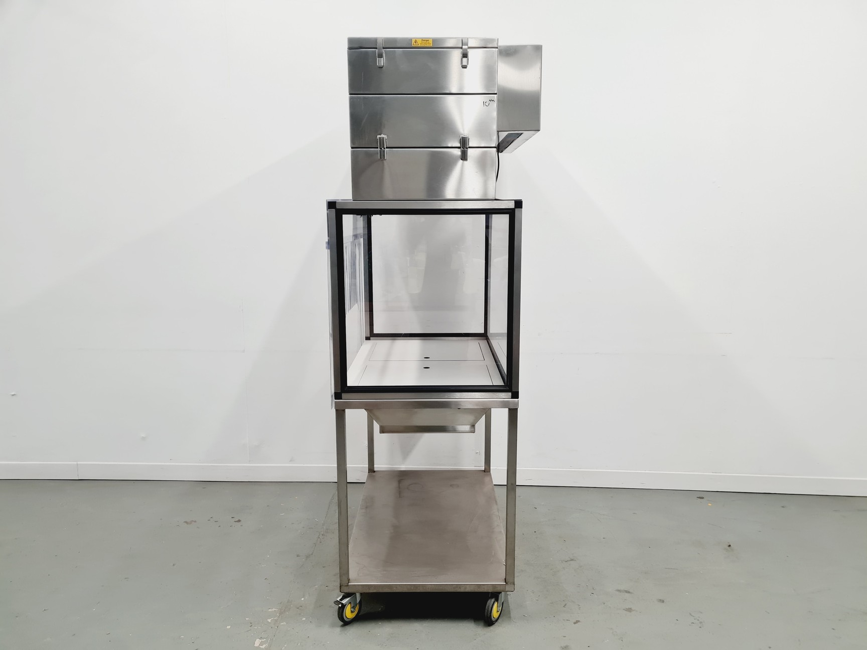 Image of Vet Tech Solutions Safety Cabinet 101x62x195 cm (LxWxH) Lab