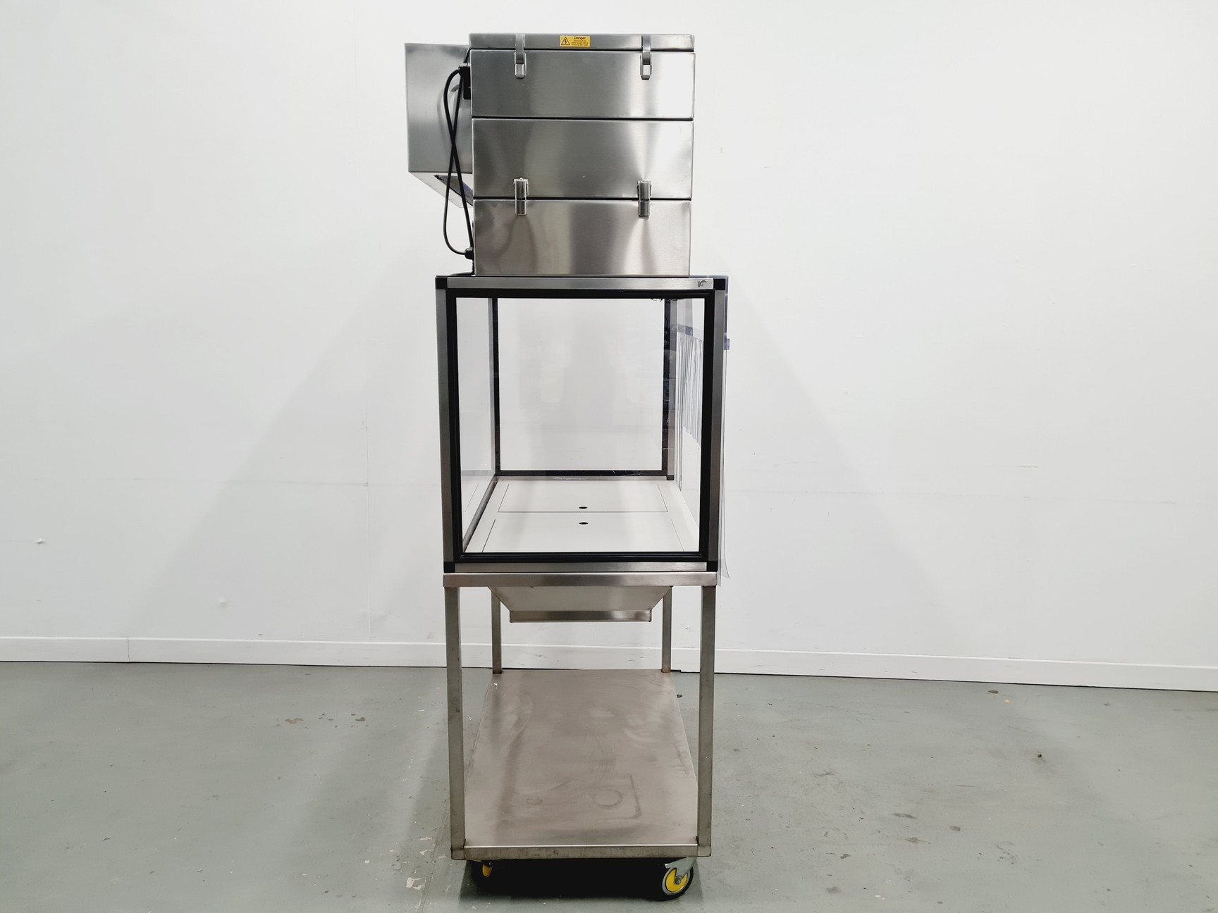 Image of Vet Tech Solutions Safety Cabinet 101x62x195 cm (LxWxH) Lab