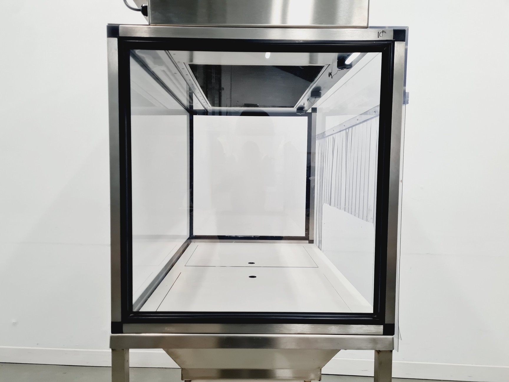 Image of Vet Tech Solutions Safety Cabinet 101x62x195 cm (LxWxH) Lab