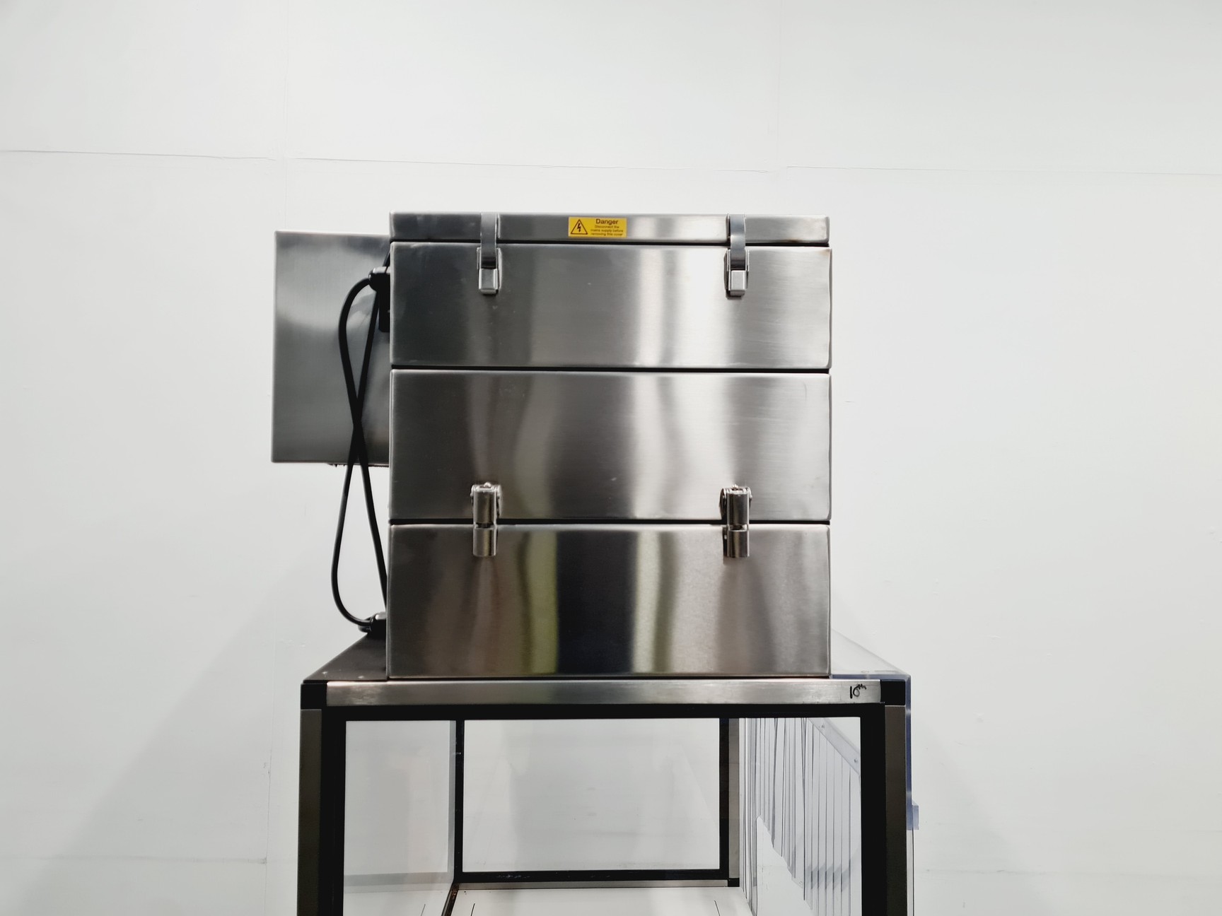 Image of Vet Tech Solutions Safety Cabinet 101x62x195 cm (LxWxH) Lab