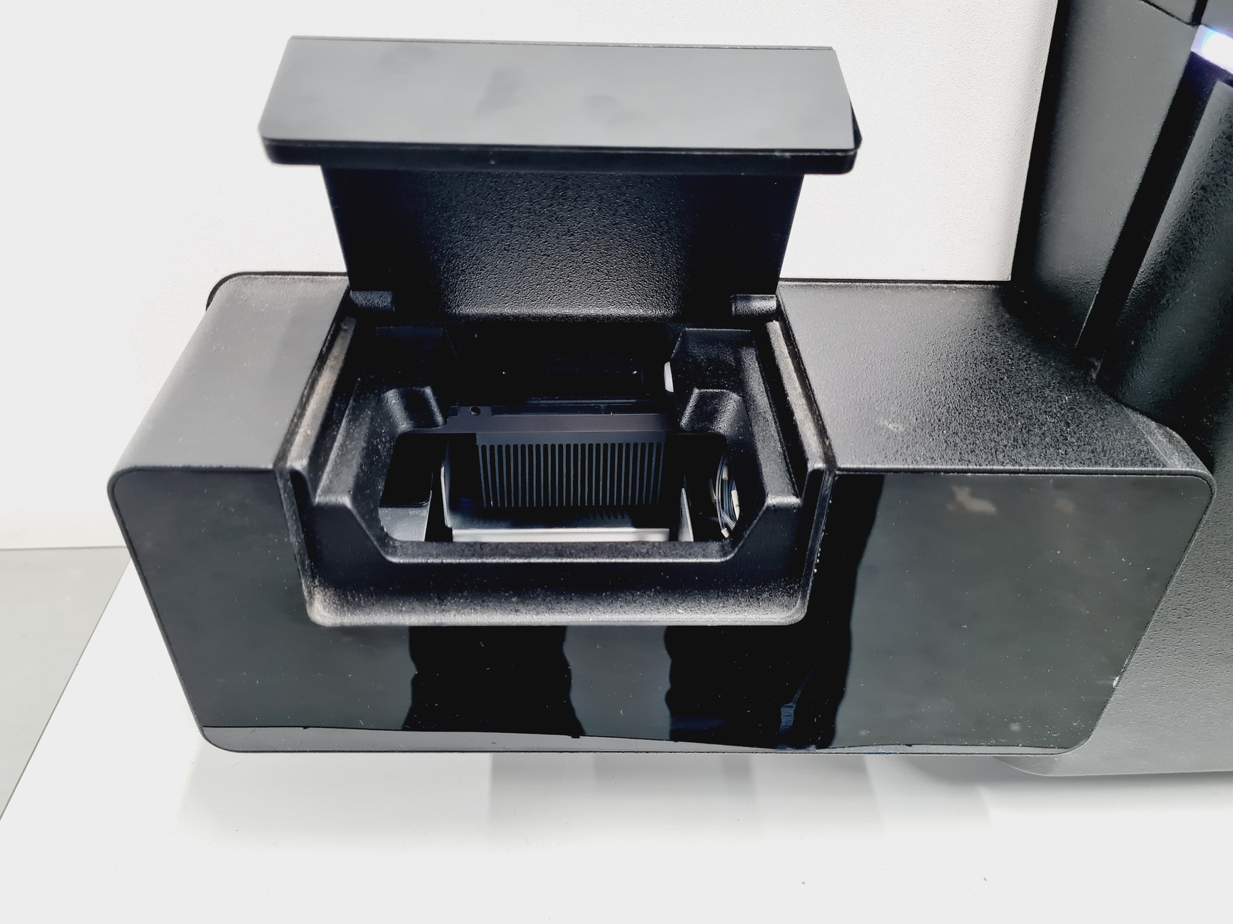 Image of illumina MiSeq DNA Sequencer Lab