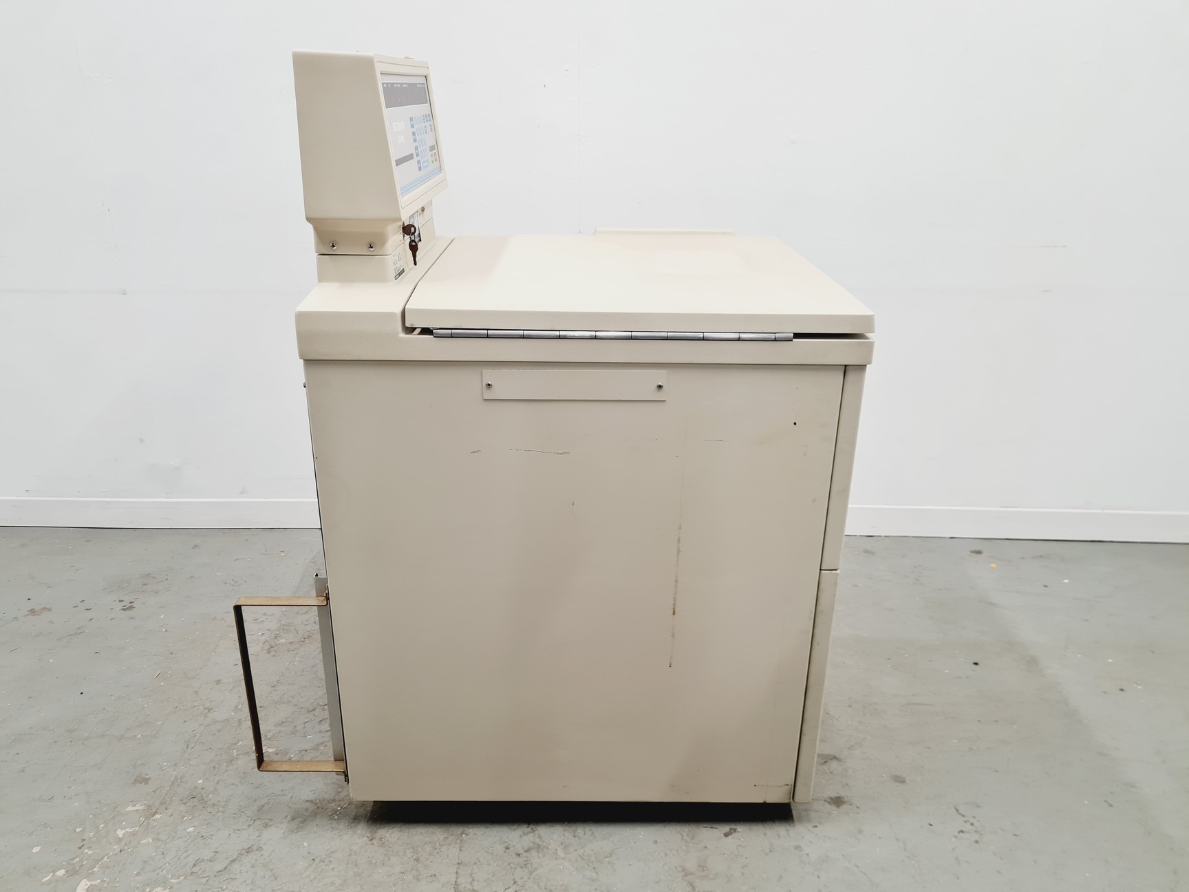 Image of Beckman J2-MC Centrifuge