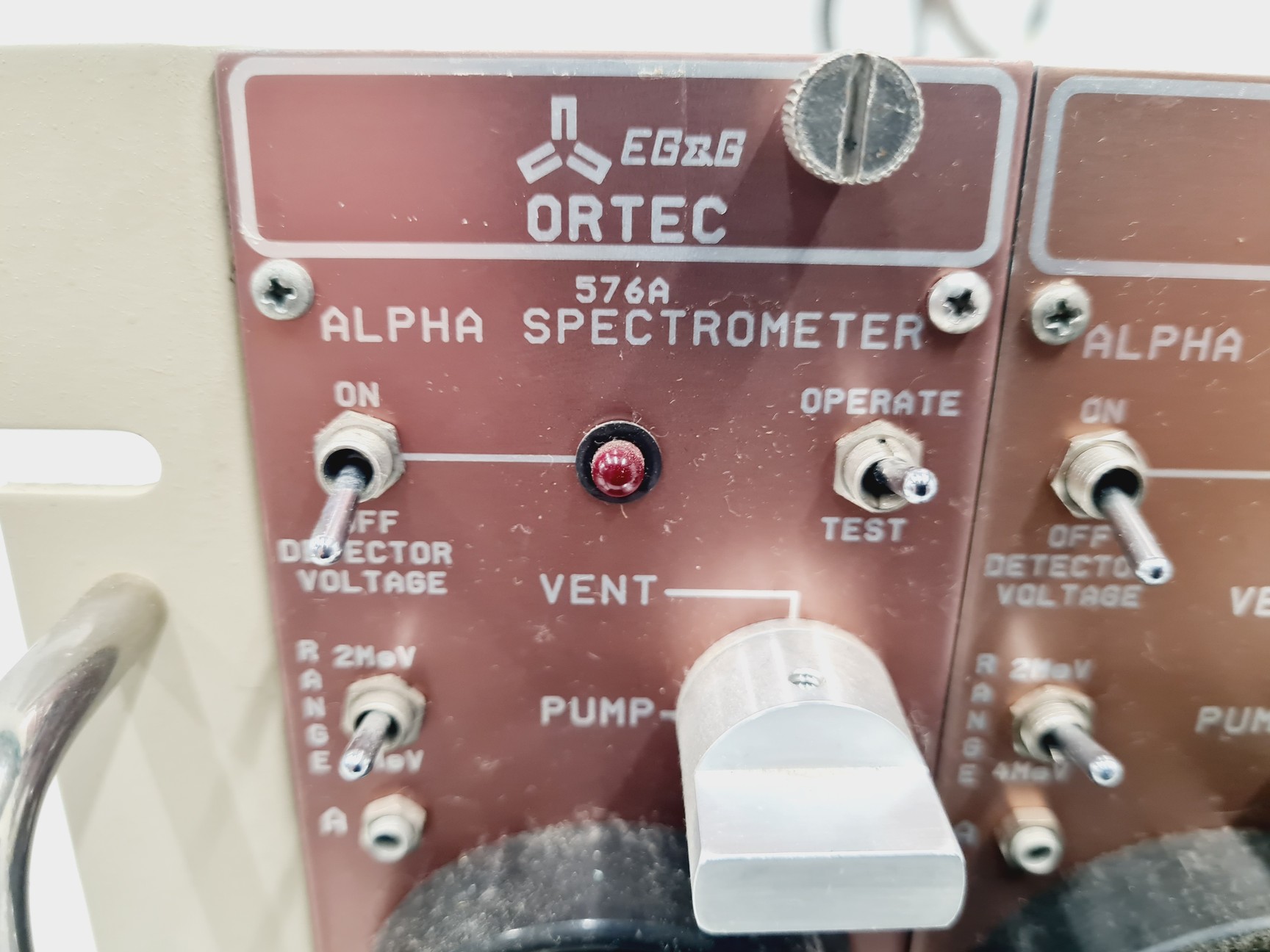 Image of Ortec 4001A Bin with 2 x Ortec 576 & 4 x Ortec 576A Alpha Spectrometer