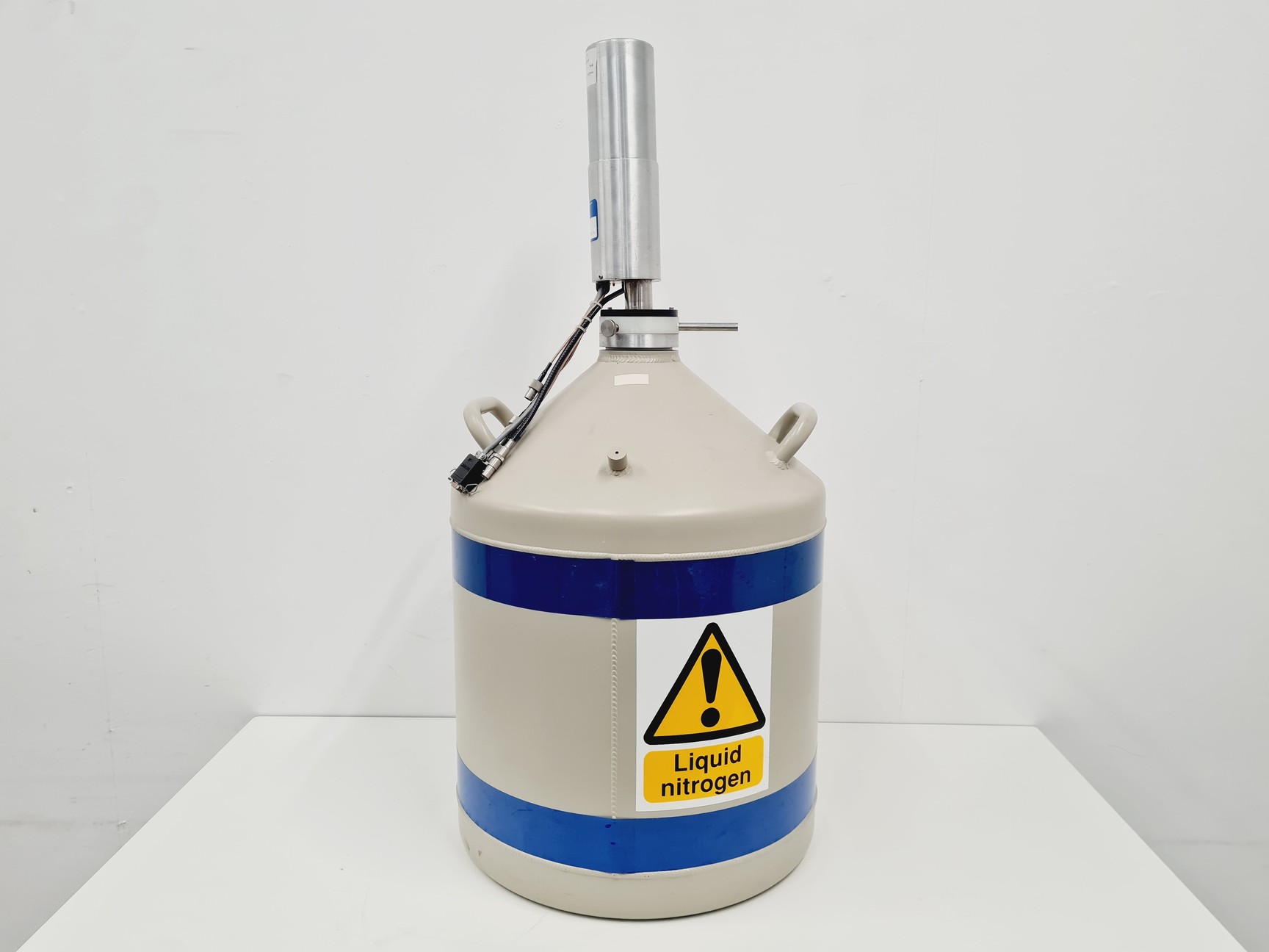 Image of Canberra Dewar with Canberra GC3019 Detector