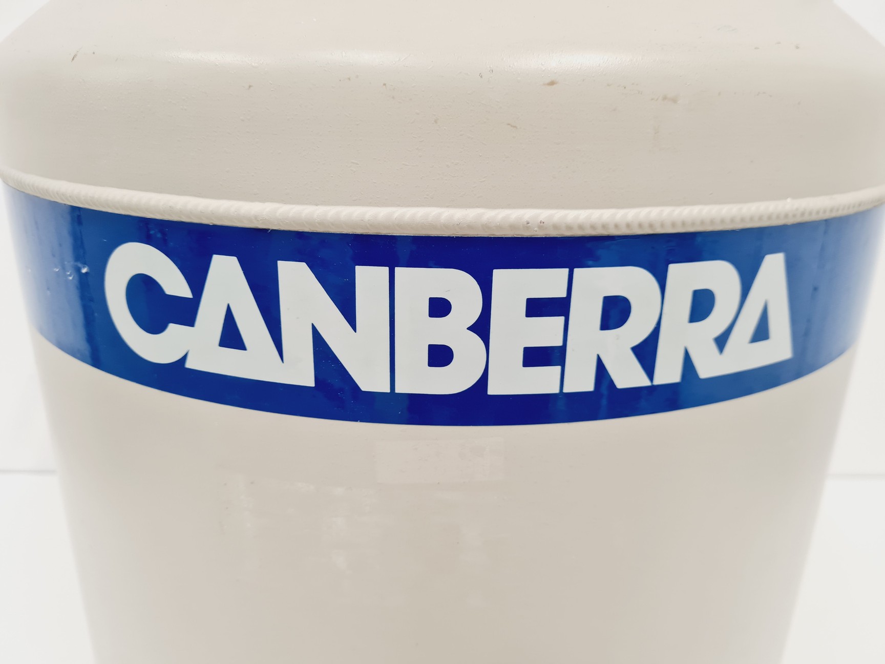 Image of Canberra Dewar with Canberra GC3019 Detector