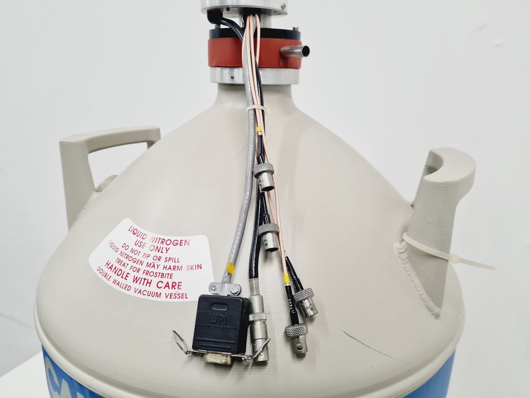 Image of Canberra Dewar with Canberra GR2520 Detector