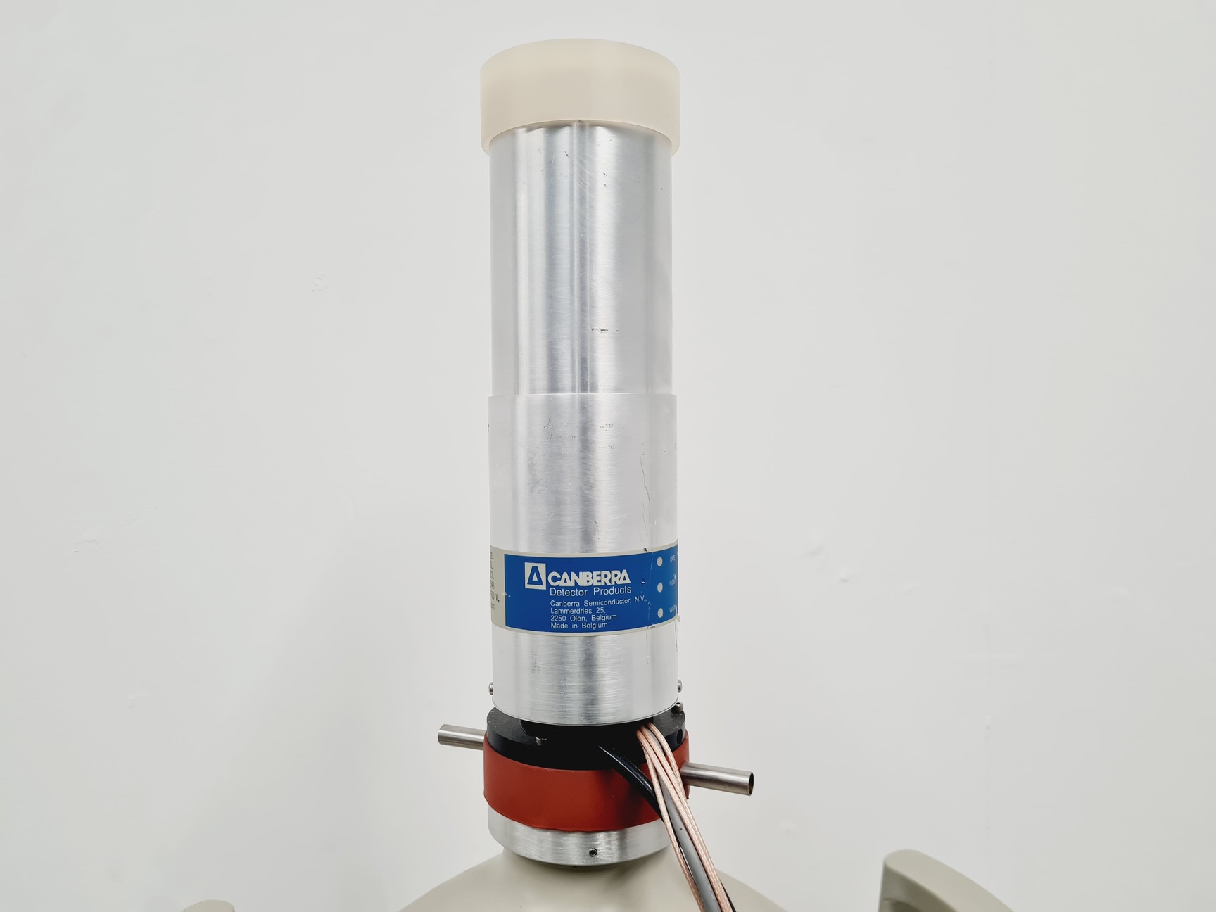 Image of Canberra Dewar with Canberra GR2520 Detector