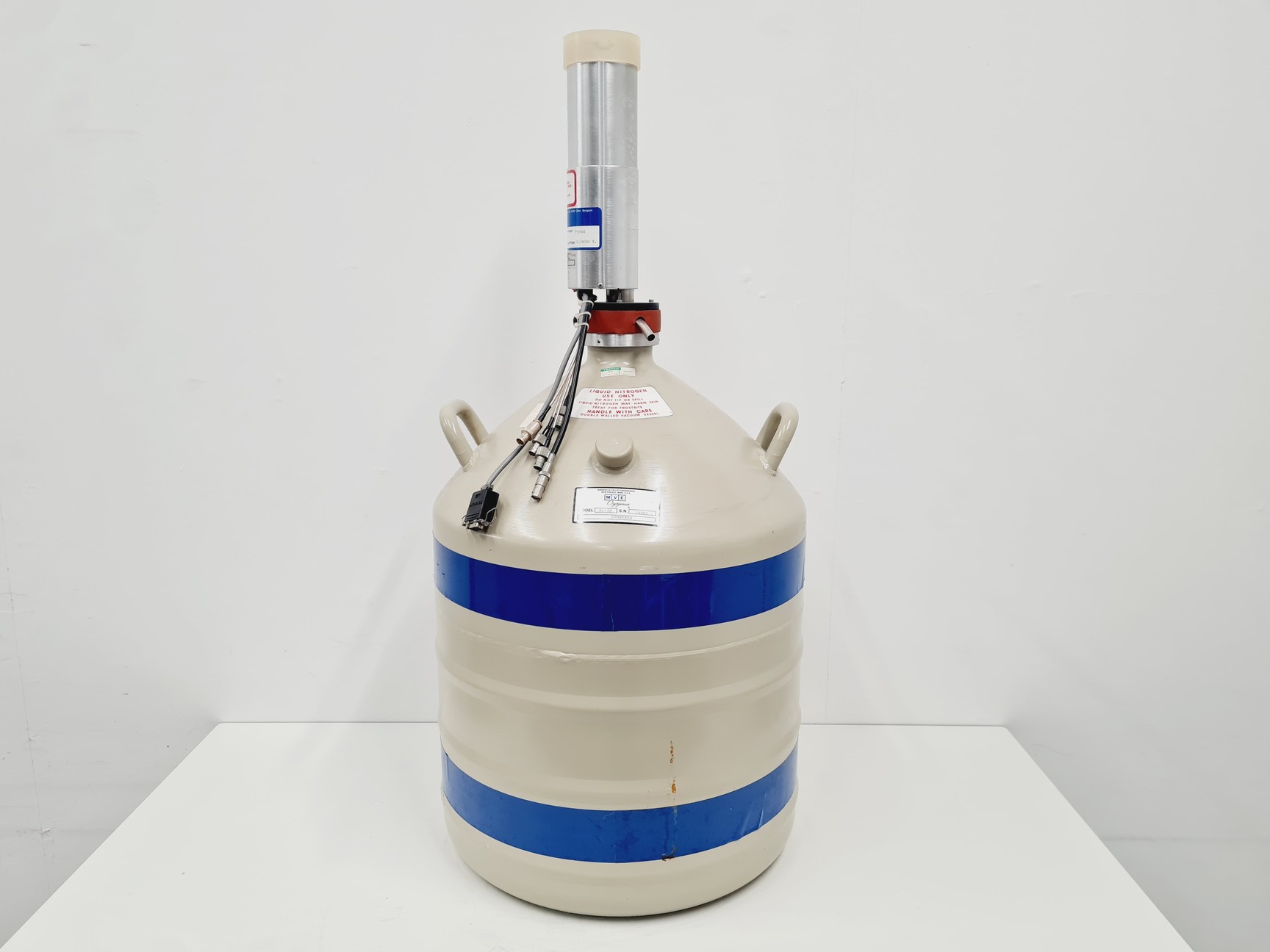 Image of Canberra Dewar AL-30 with Canberra GR3519 Detector