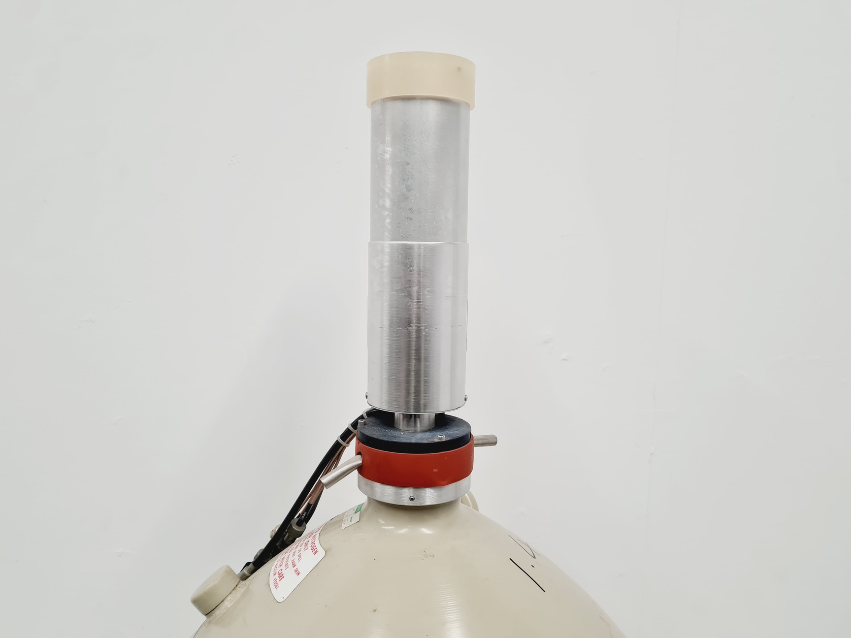 Image of Canberra Dewar AL-30 with Canberra GR3519 Detector