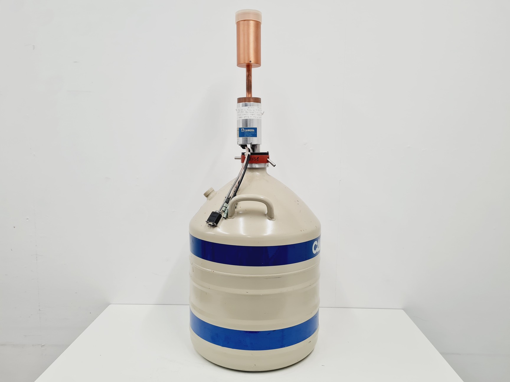 Image of Canberra Dewar AL-30 with Canberra GR2520 Detector