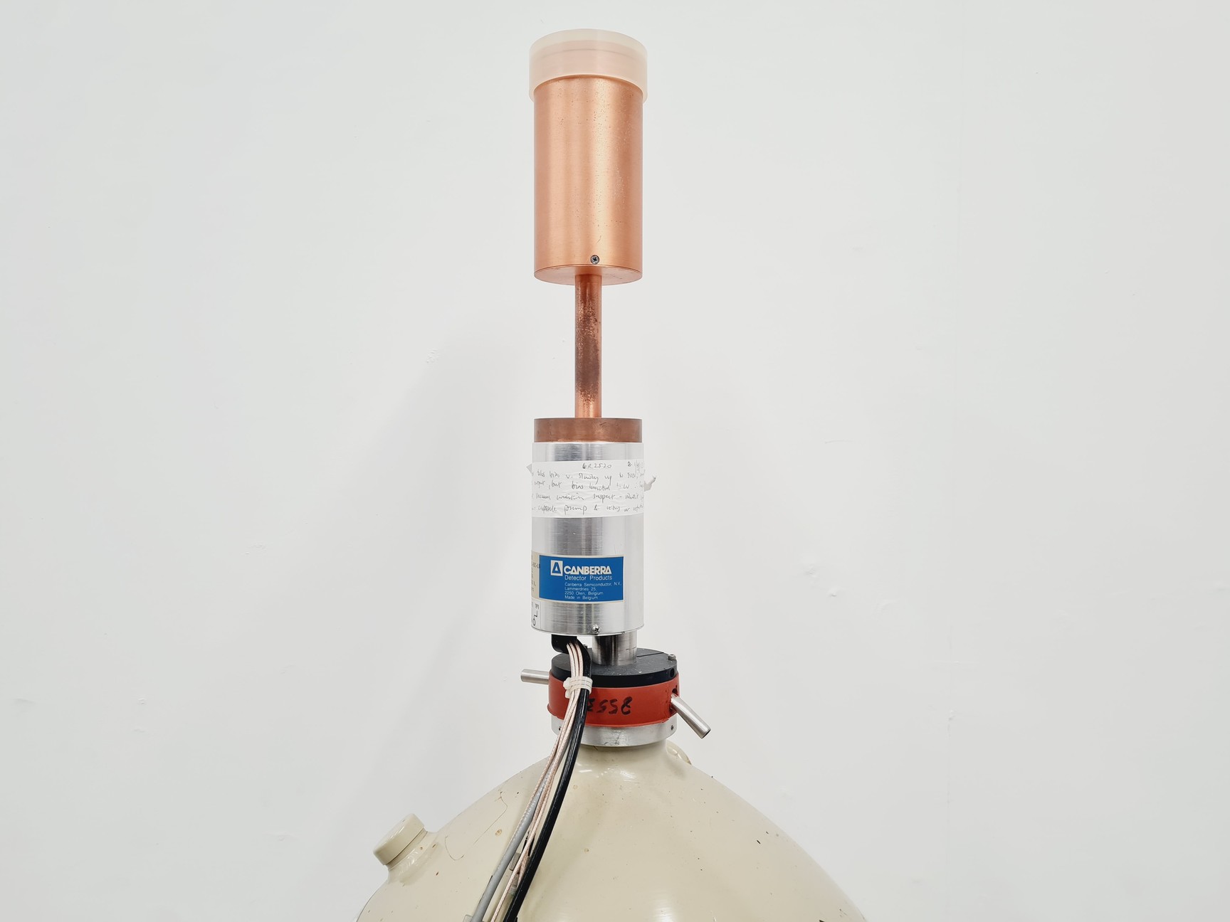 Image of Canberra Dewar AL-30 with Canberra GR2520 Detector