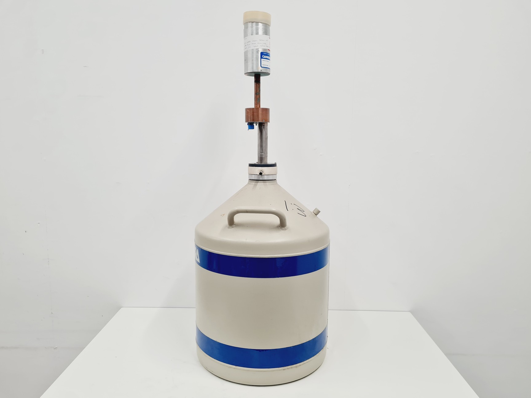 Image of Canberra Dewar with Canberra GR2520 Detector