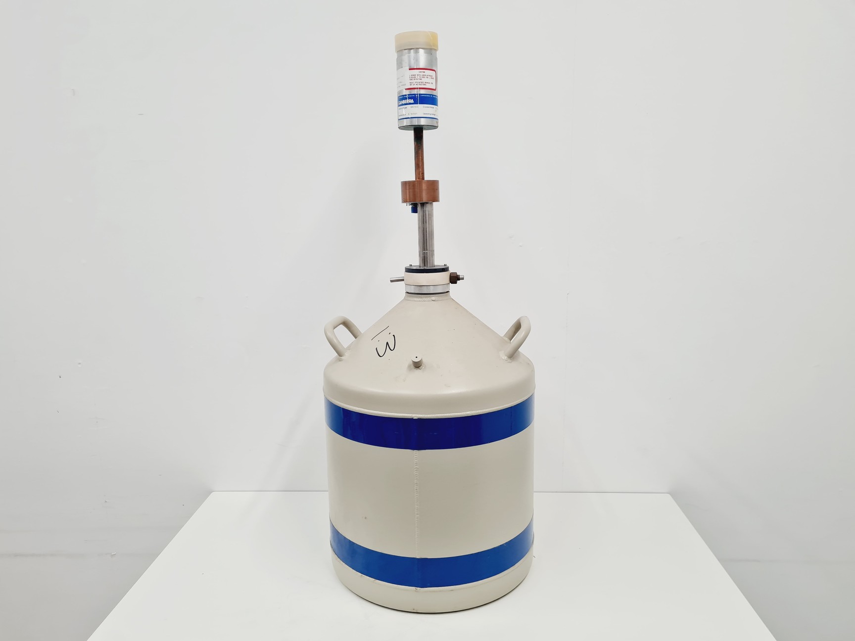 Image of Canberra Dewar with Canberra GR2520 Detector