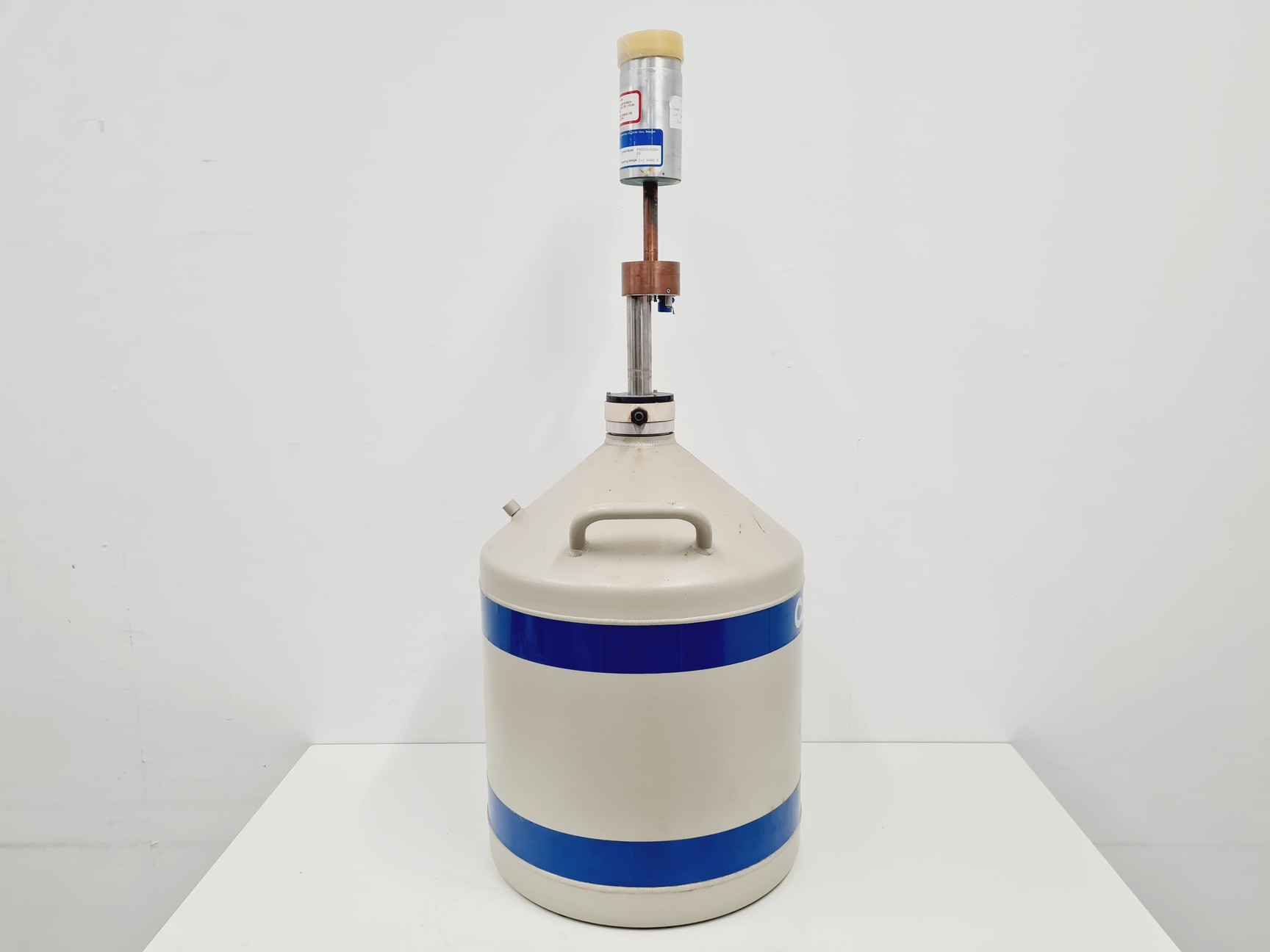 Image of Canberra Dewar with Canberra GR2520 Detector