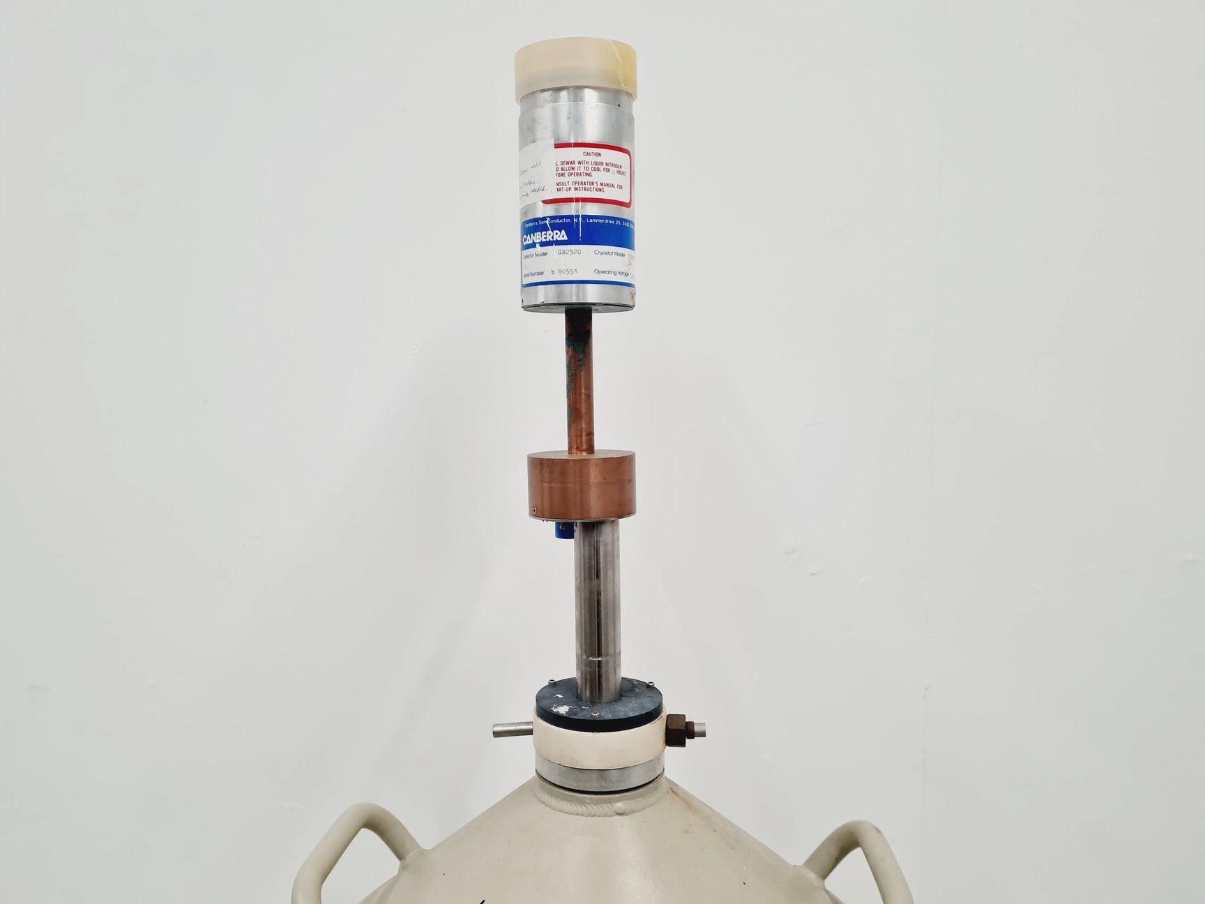 Image of Canberra Dewar with Canberra GR2520 Detector