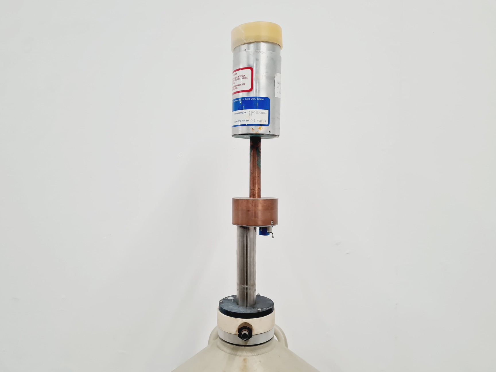 Image of Canberra Dewar with Canberra GR2520 Detector