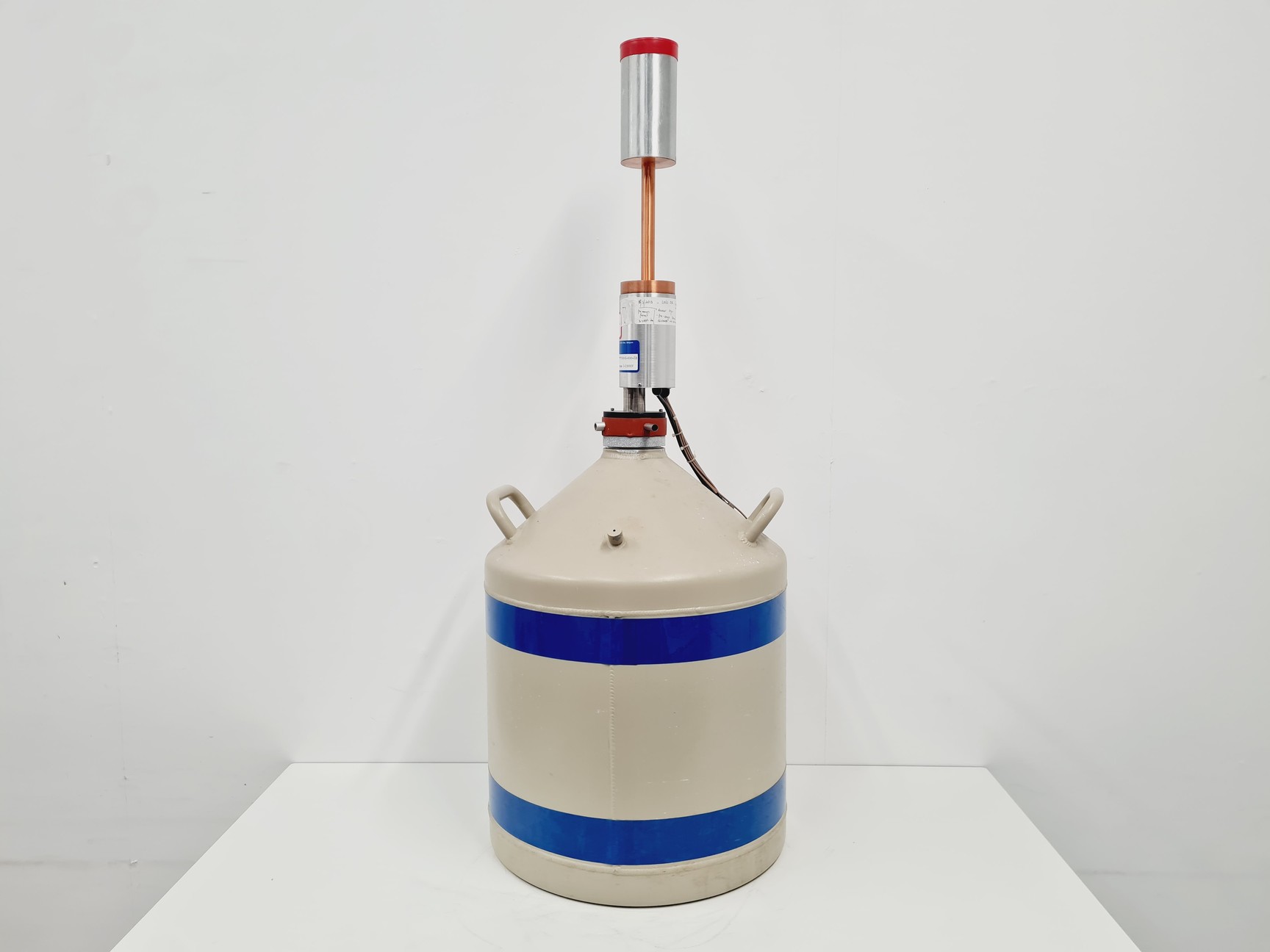 Image of Canberra Dewar with Canberra GL0505 Detector