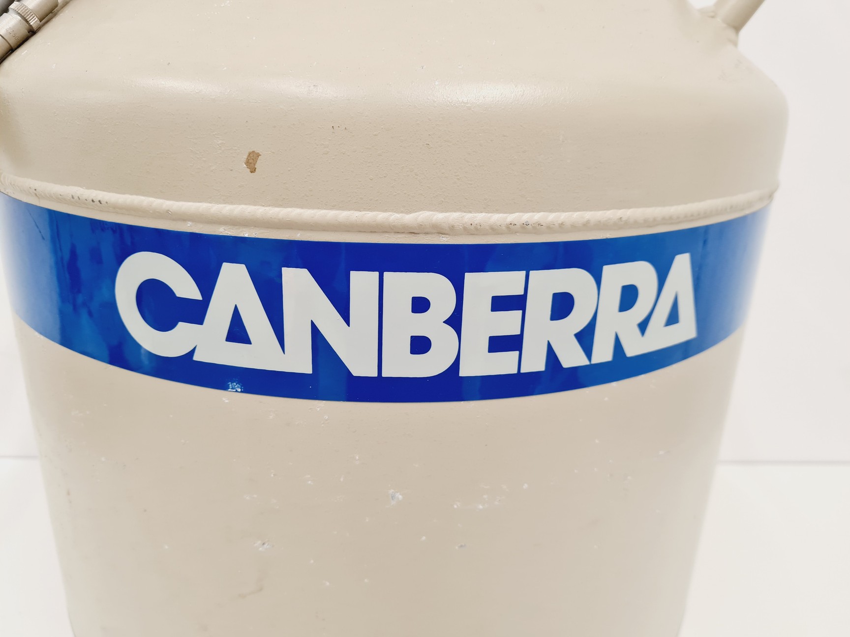 Image of Canberra Dewar with Canberra GL0505 Detector