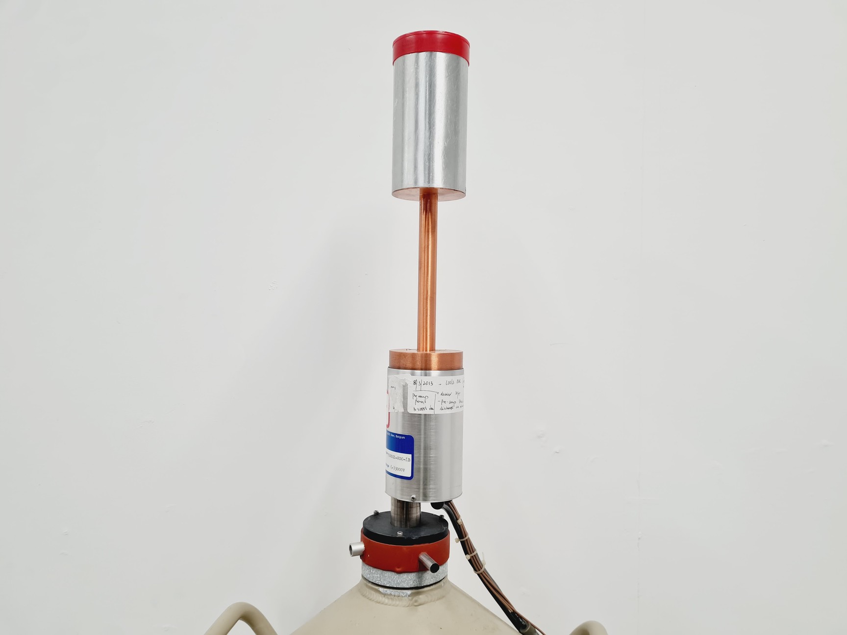 Image of Canberra Dewar with Canberra GL0505 Detector