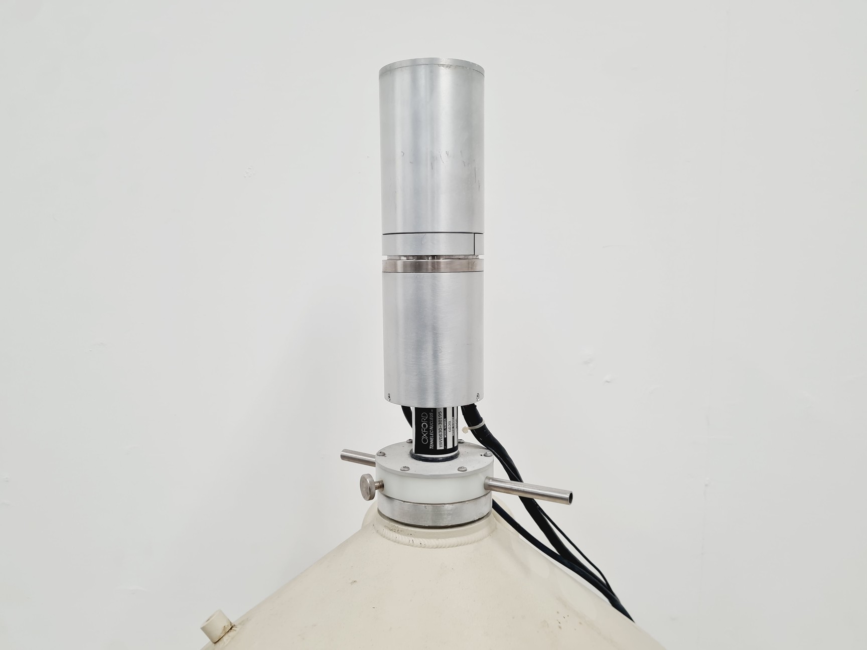 Image of Tennelec Dewar with Tennelec ERVDS30-30195 Detector