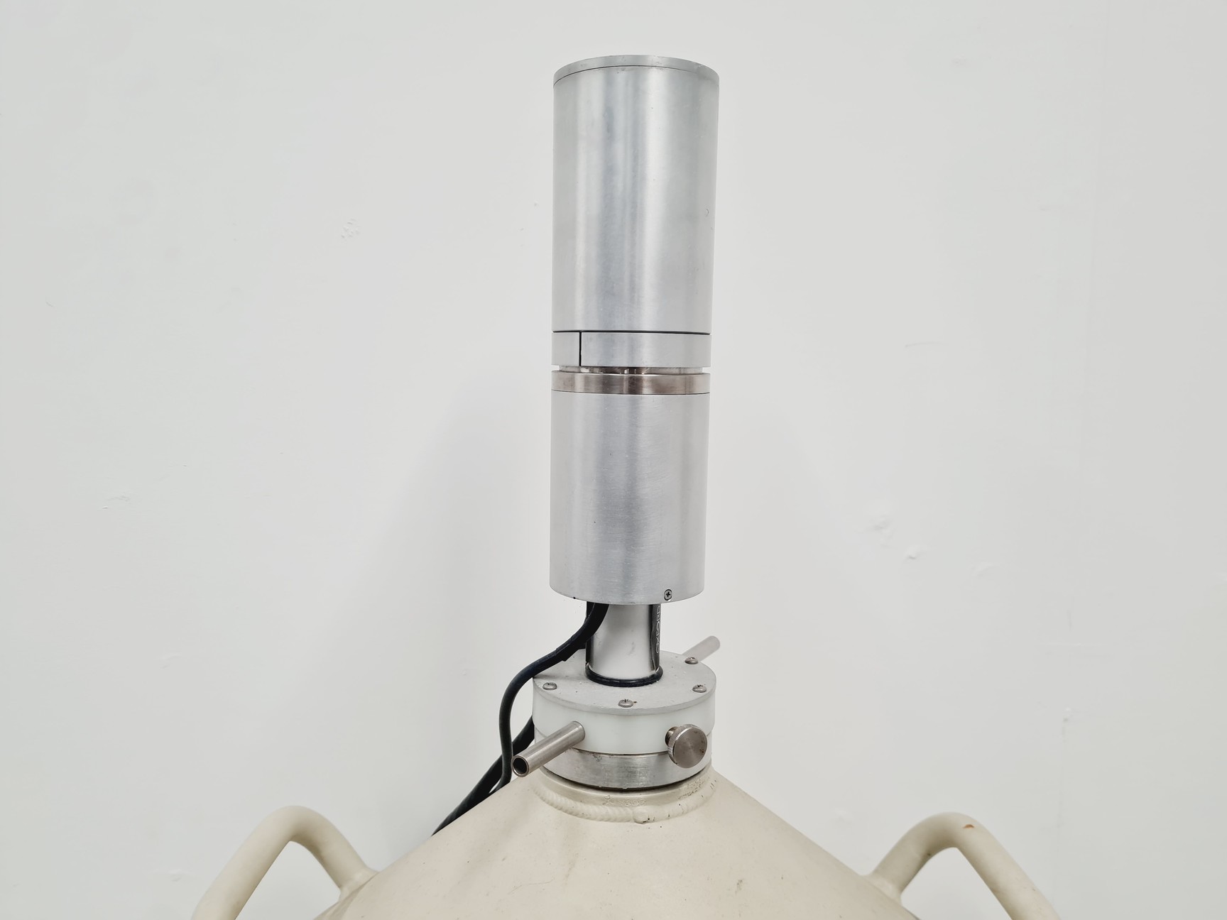 Image of Tennelec Dewar with Tennelec ERVDS30-30195 Detector