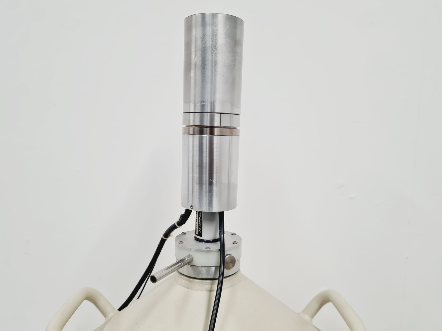 Image of Tennelec Dewar with Tennelec ERVDS30-30195 Detector