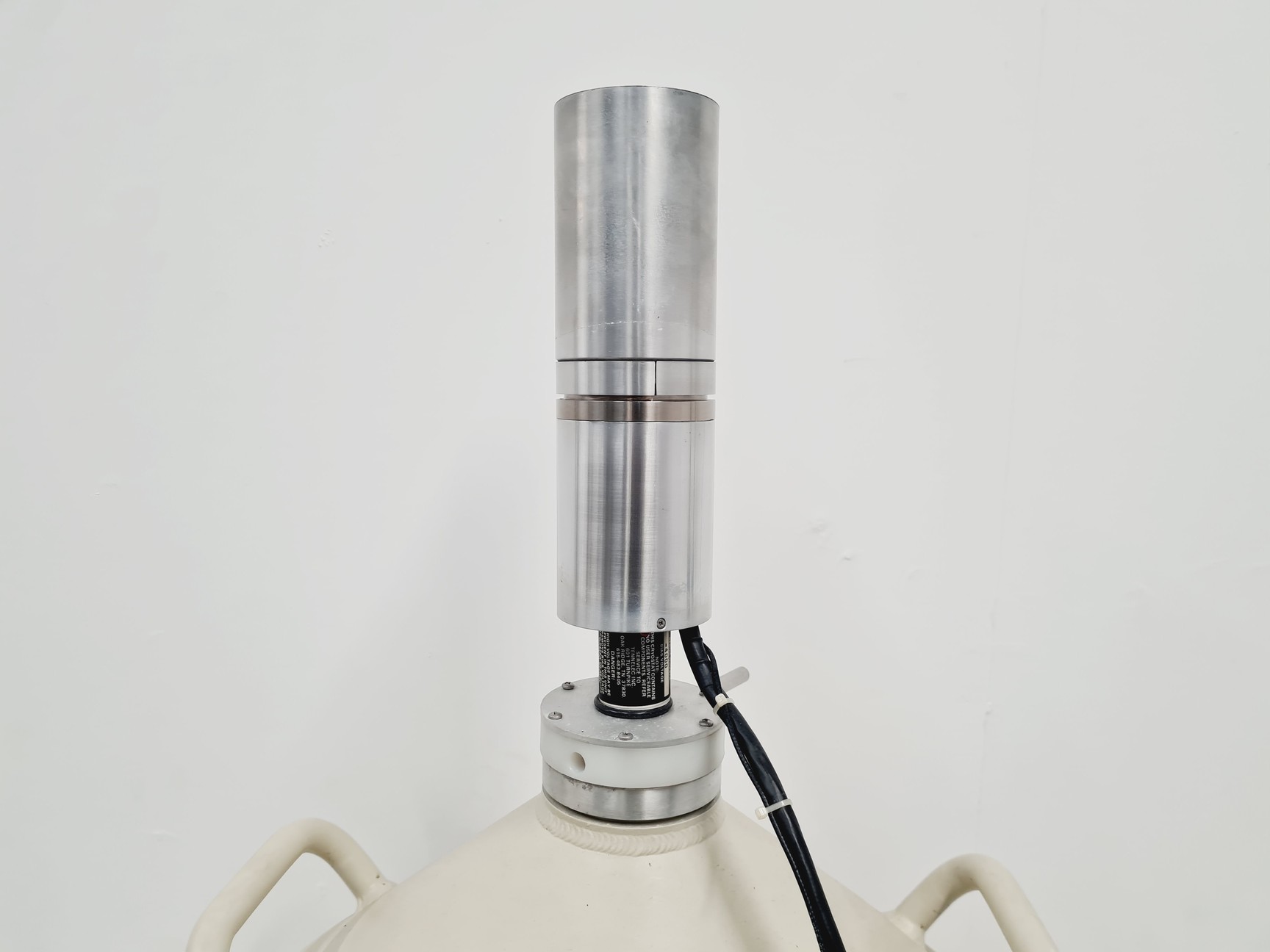 Image of Tennelec Dewar with Tennelec ERVDS30-30195 Detector