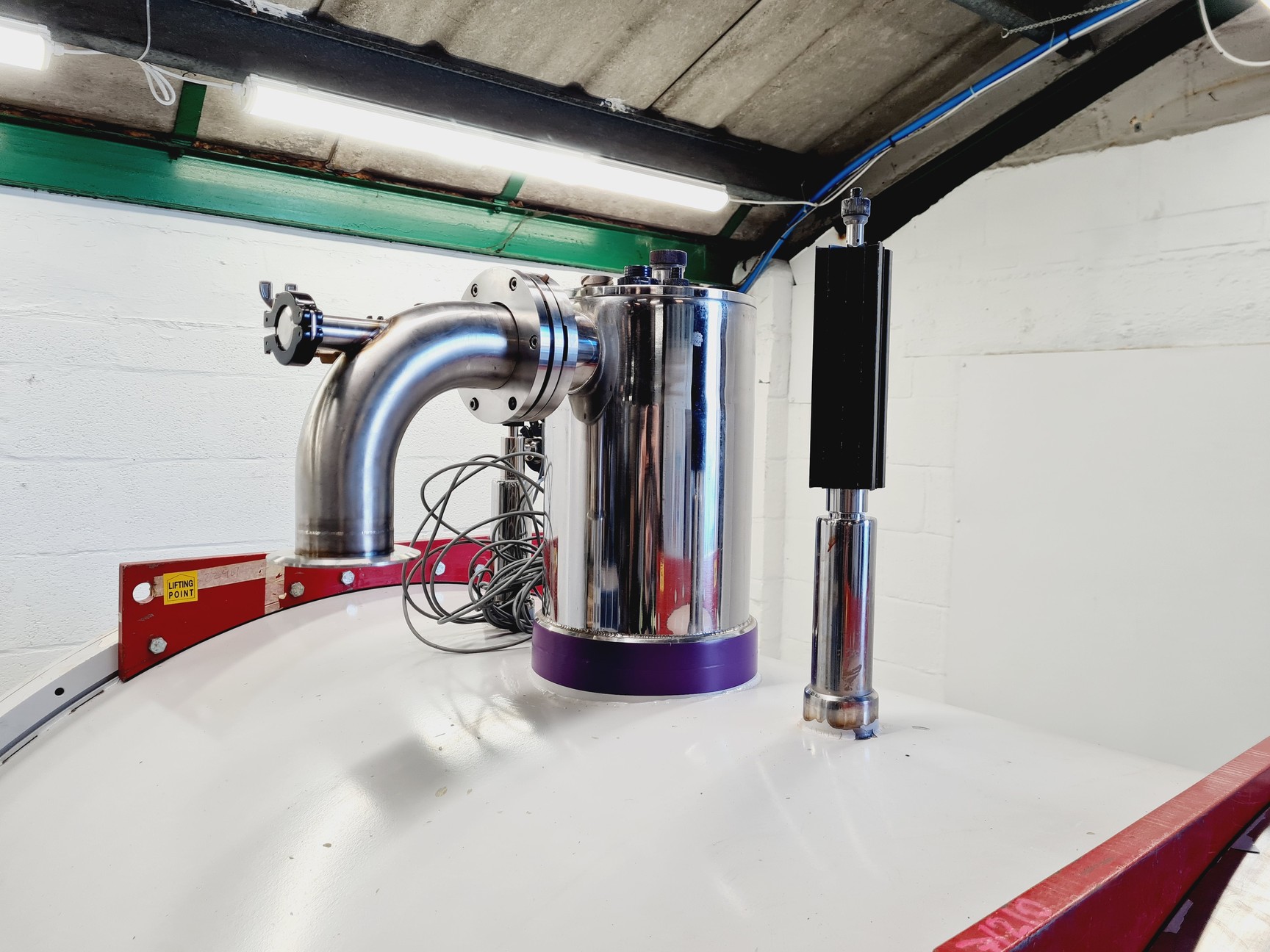 Image of Varian 7T210 AS Preclinical MRI System