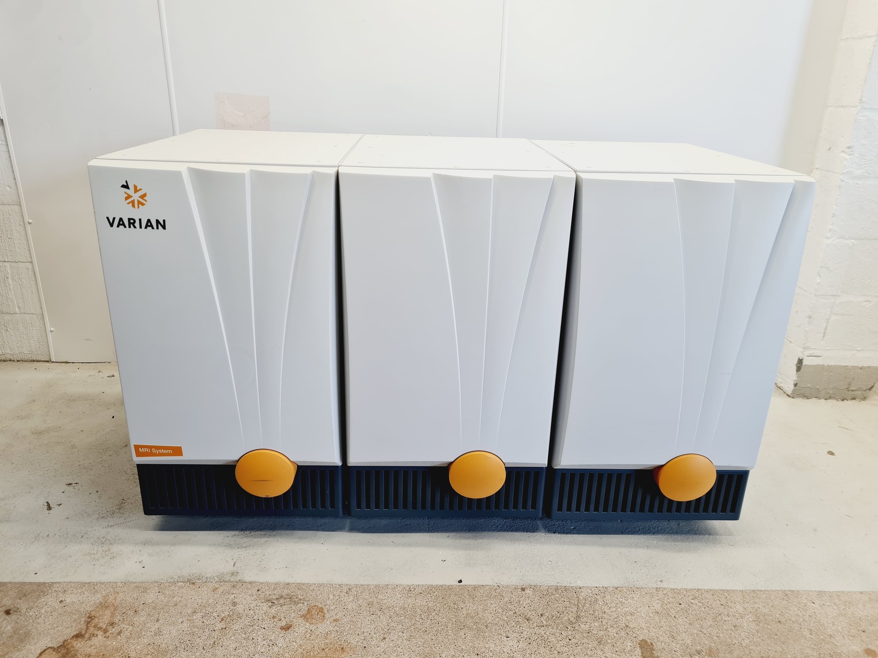 Image of Varian 7T210 AS Preclinical MRI System