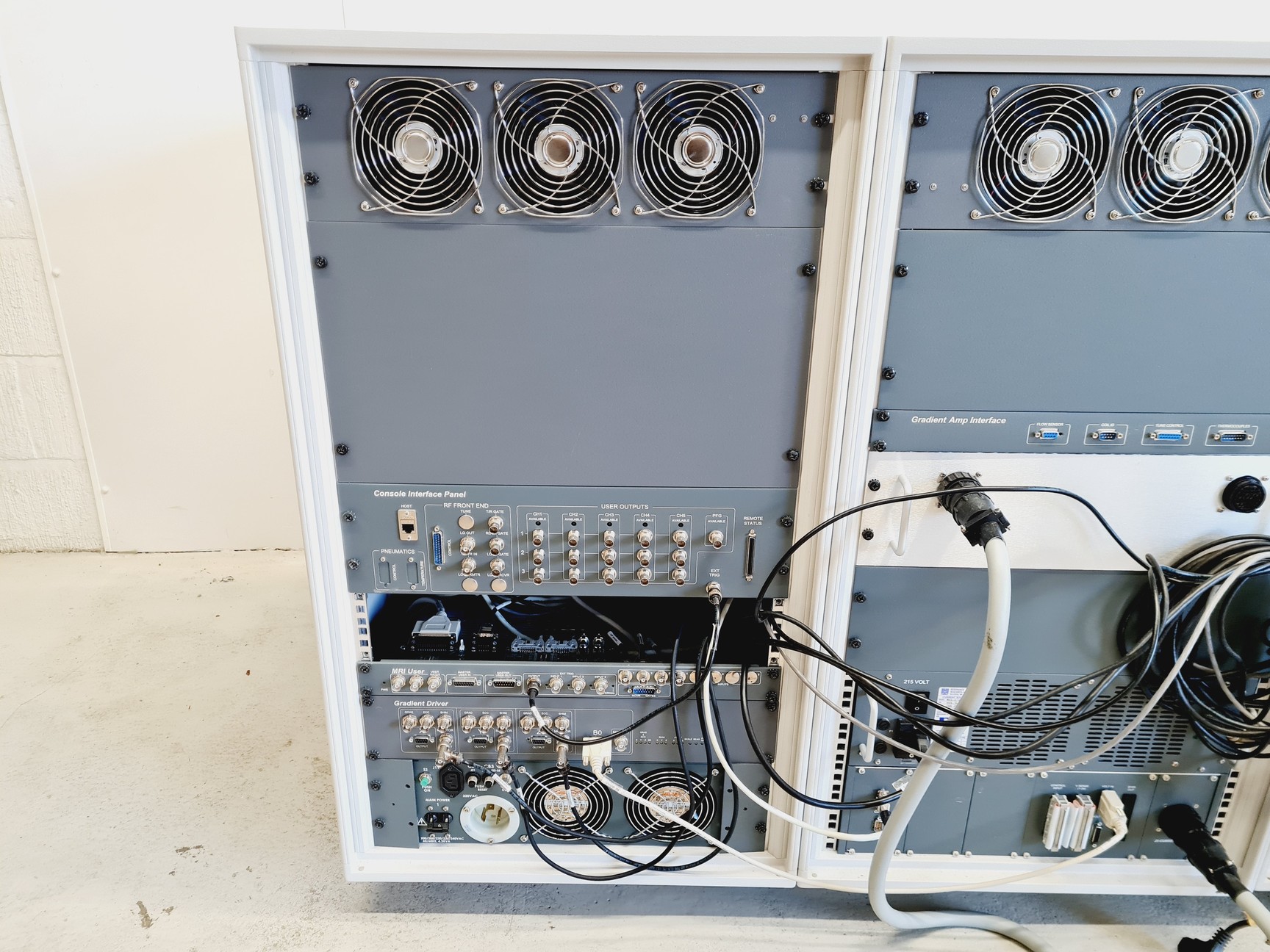 Image of Varian 7T210 AS Preclinical MRI System