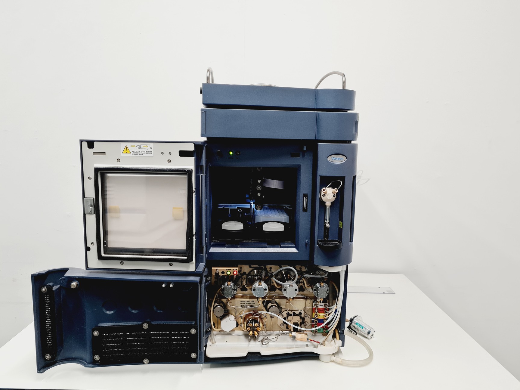 Image of Waters Acquity Binary Solvent Manager and Waters Acquity Sample Manager 