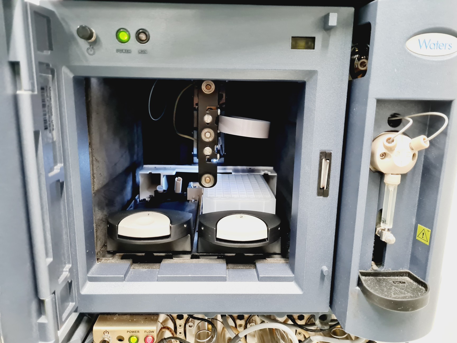 Image of Waters Acquity Binary Solvent Manager and Waters Acquity Sample Manager 