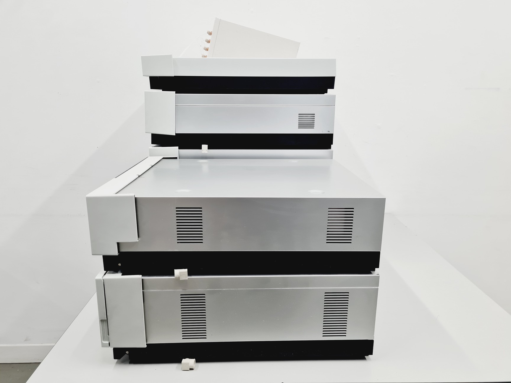 Image of Dionex Ultimate 3000 HPLC With RS Autosampler, TCC, DAD, WPS, LPG, SR-3000