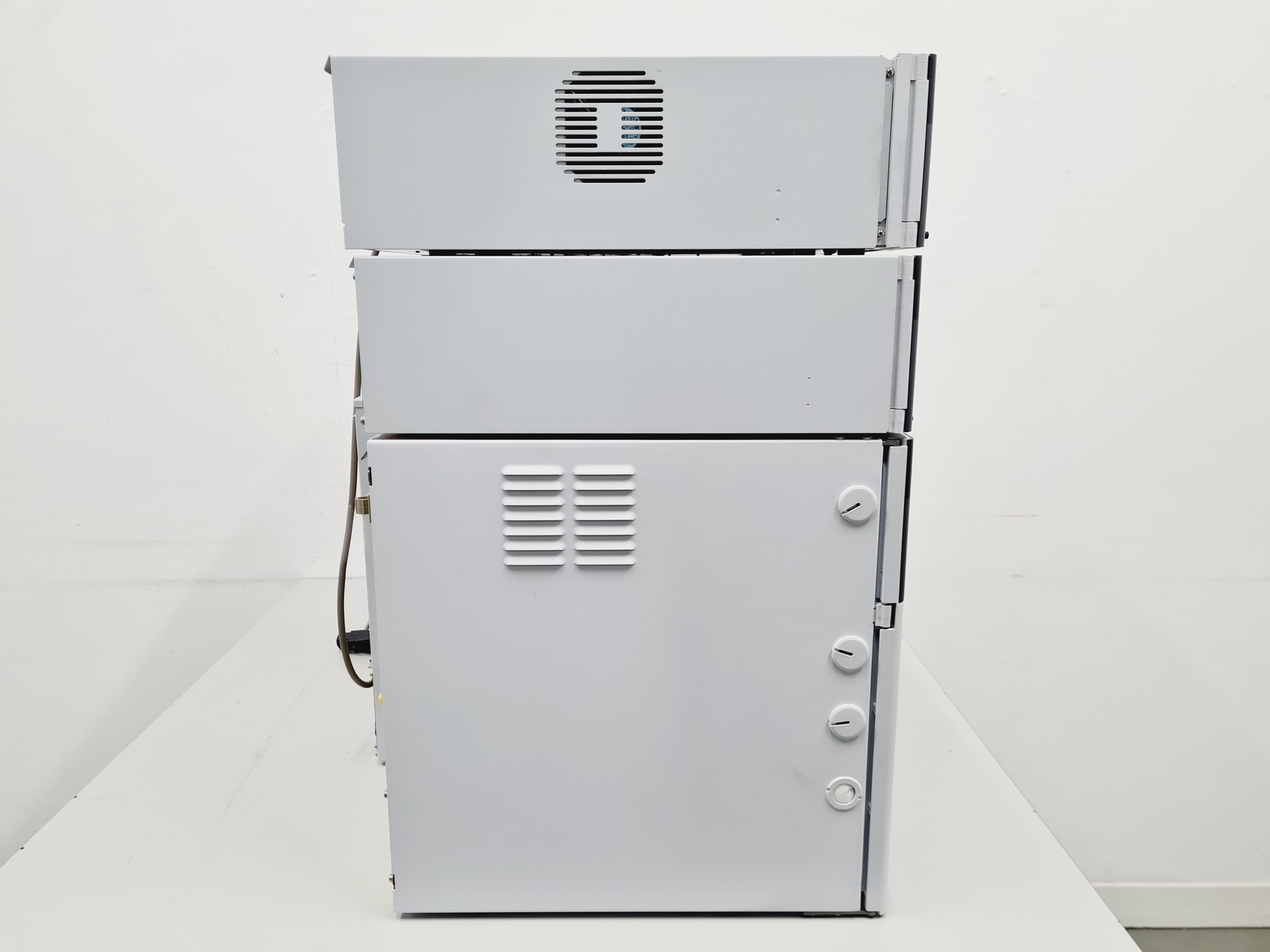 Image of Shimadzu HPLC System with SIL-20A, LC-20AD, DGU-20A5, CTO-20A, CMB-20A, SPD-20AV