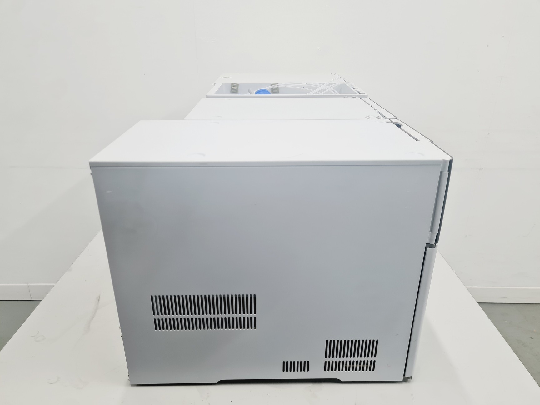 Image of Shimadzu HPLC System with SIL-20A,CTO-20AC, SPD-M20A, LC-20AT, DGU-25A5, FRC-10A