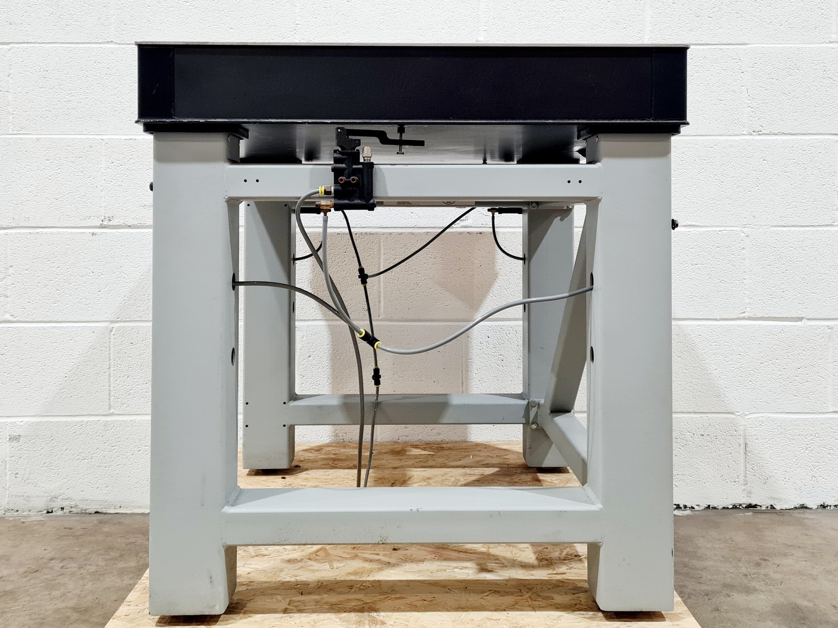 Image of Newport M-VW-3036-OPT-9920 Anti Vibration Isolation Table