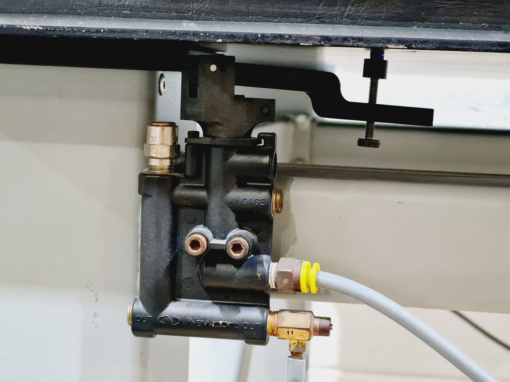 Image of Newport M-VW-3036-OPT-9920 Anti Vibration Isolation Table