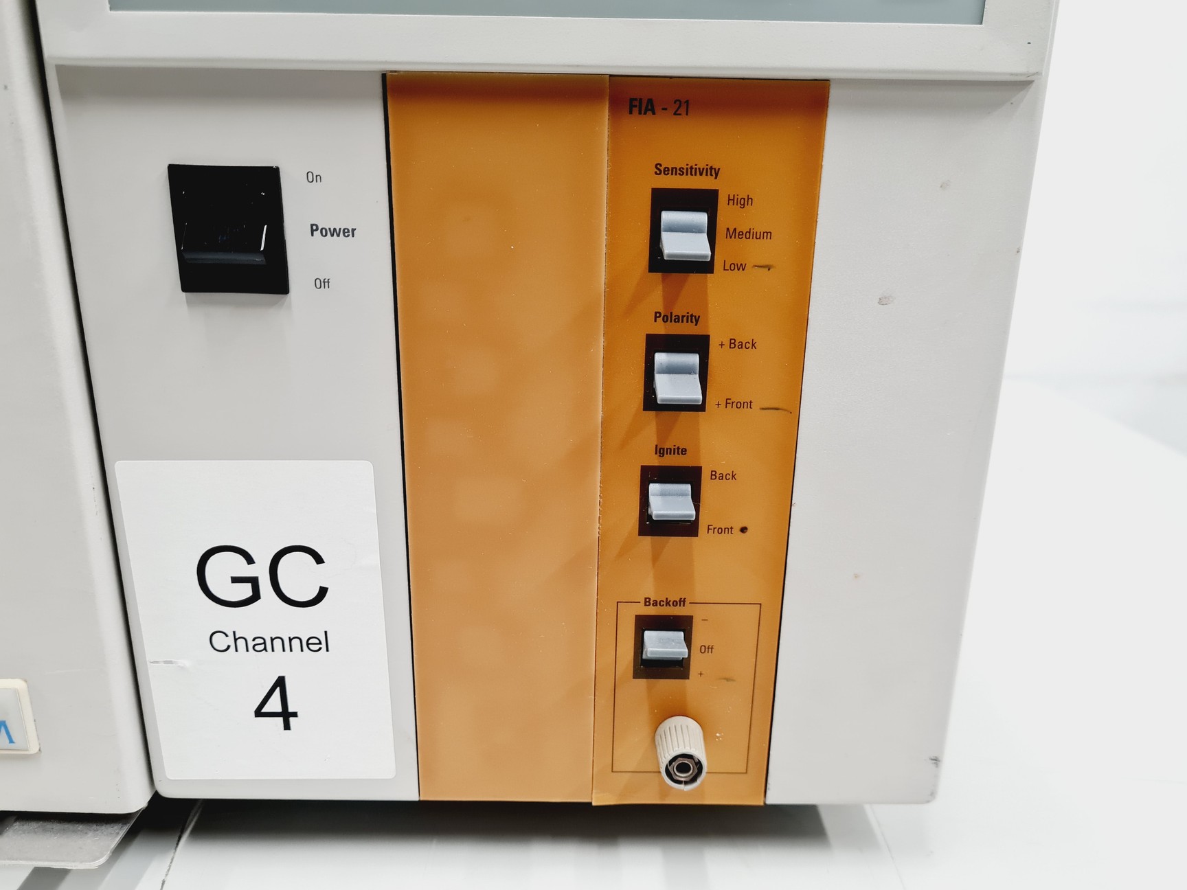Image of Unicam 610 Series Gas Chromatograph