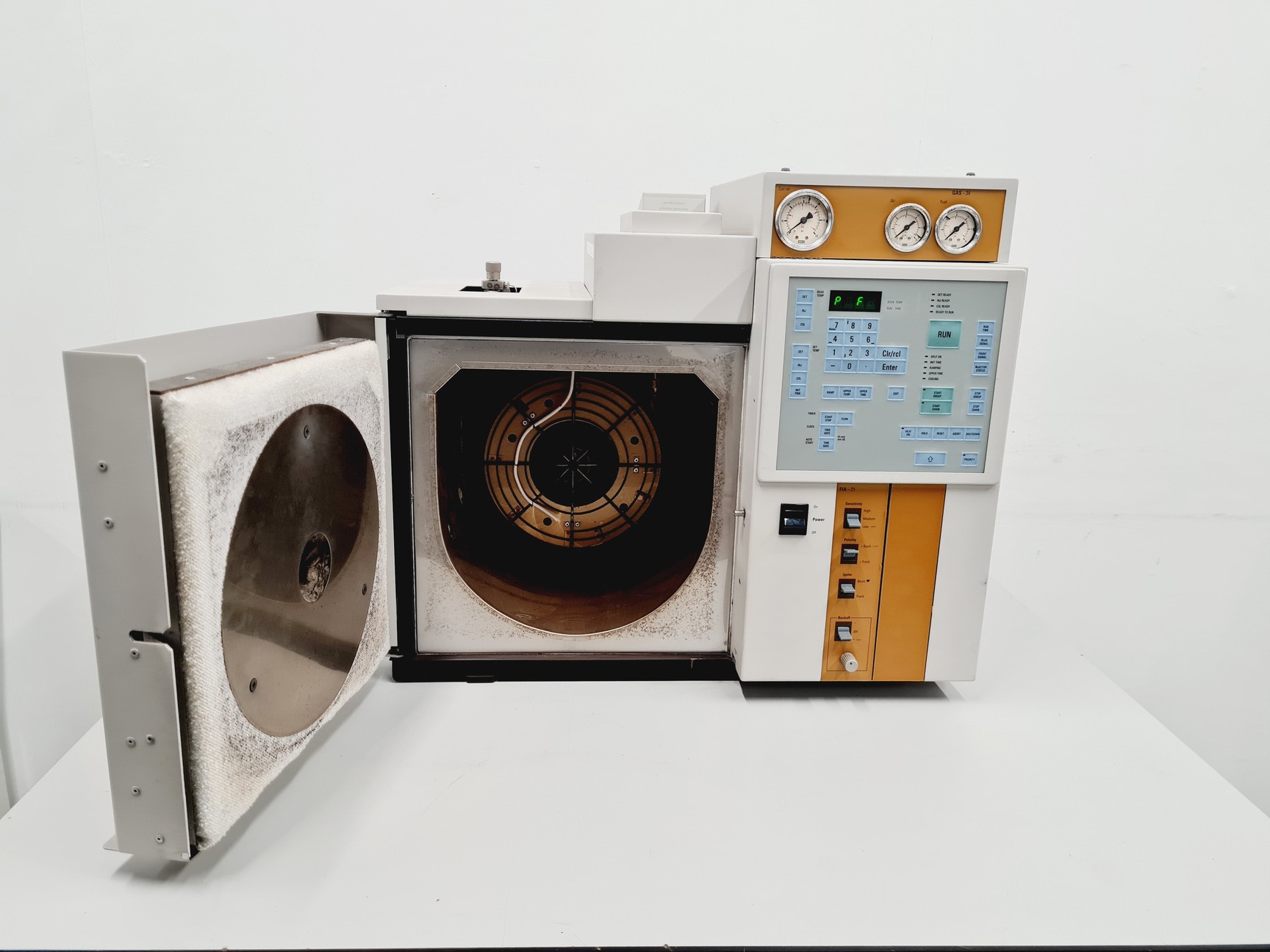 Image of Unicam 610 Series Gas Chromatograph GC System 