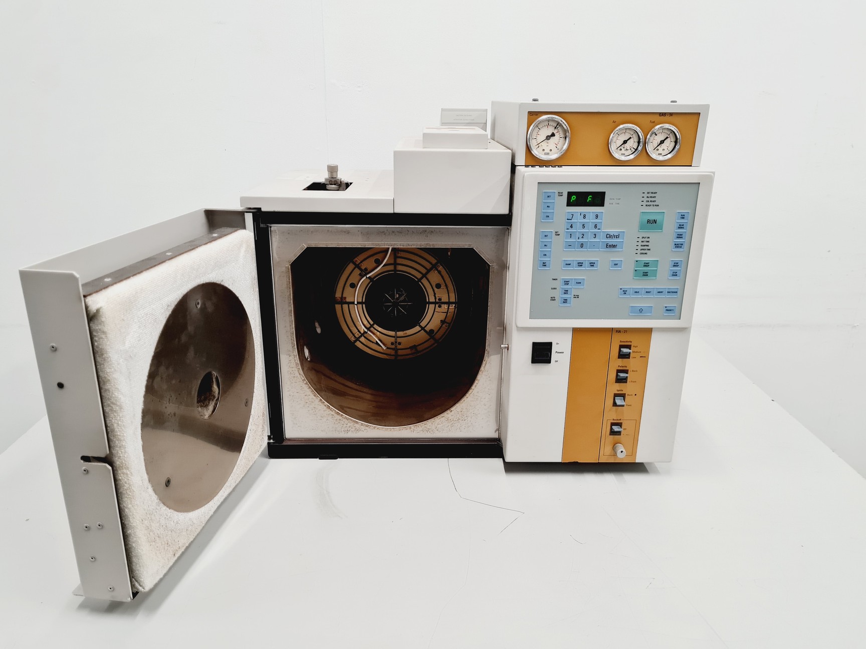 Image of Unicam 610 Series Gas Chromatograph GC