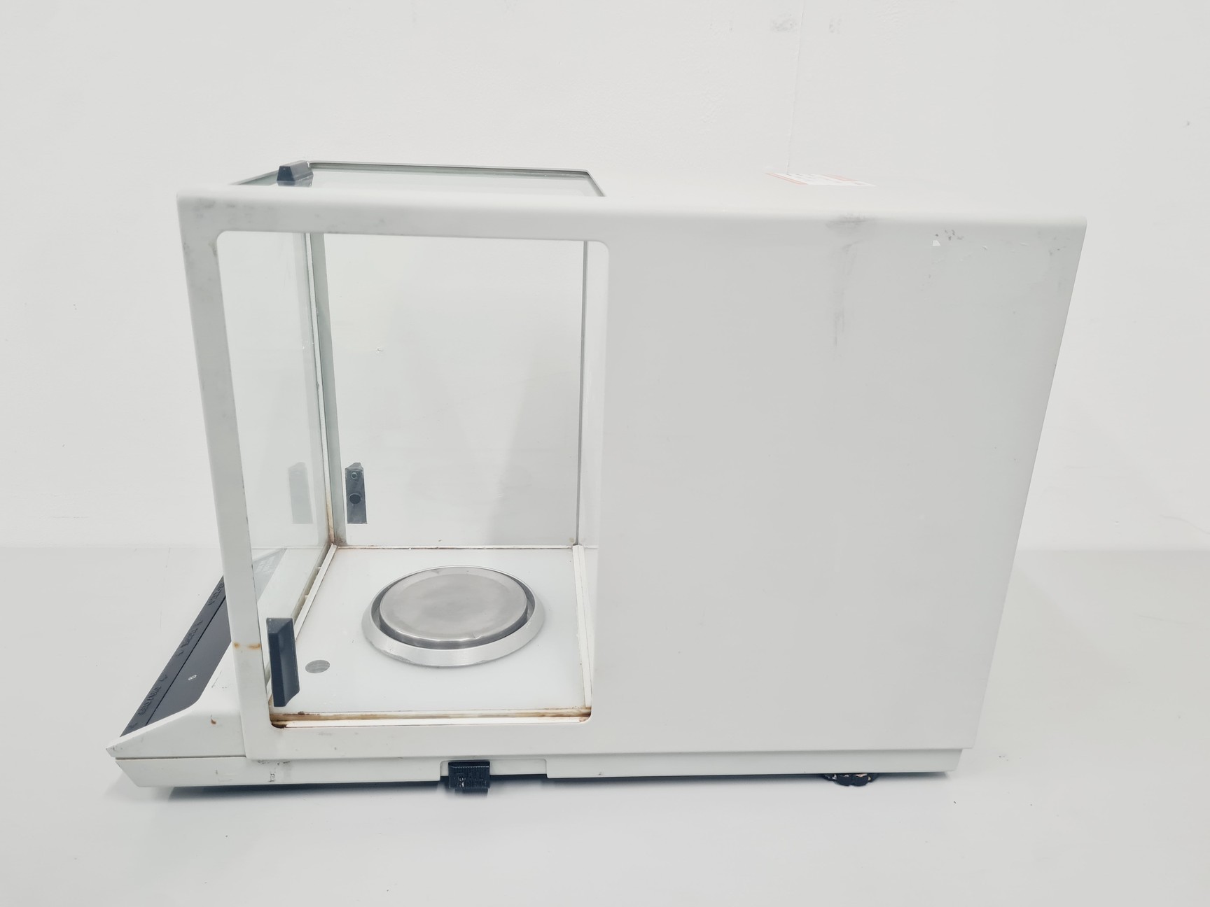 Image of Mettler AE 200 4dp Balance