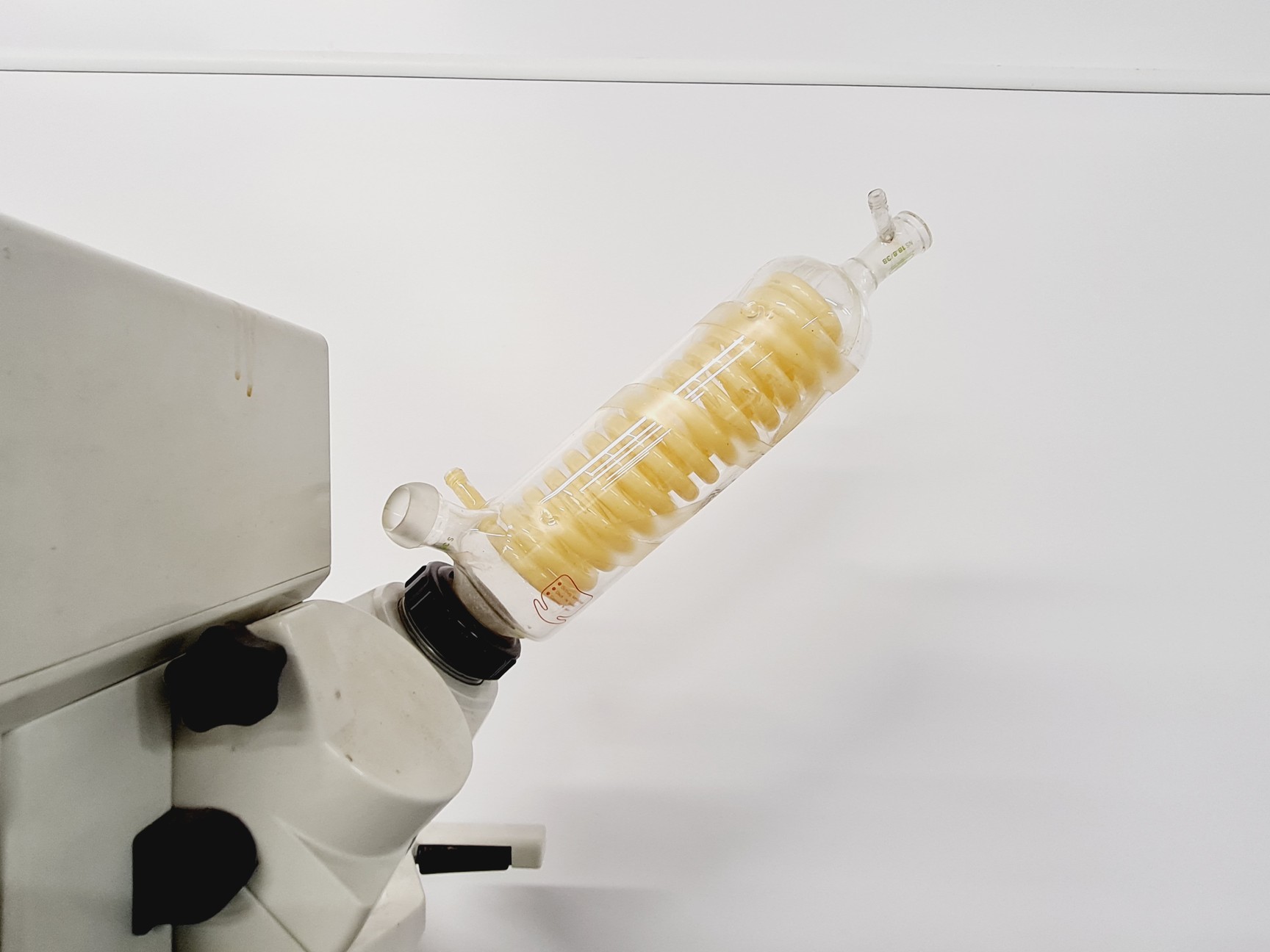 Image of Buchi Rotavapor R-114 and Buchi Waterbath B-481