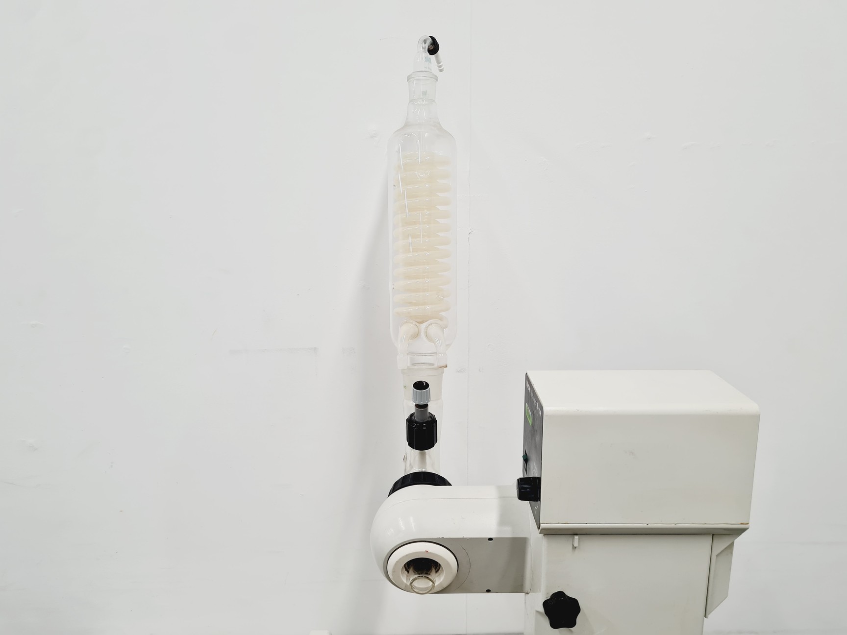 Image of Buchi Rotavapor R-114 and Buchi Waterbath B-480