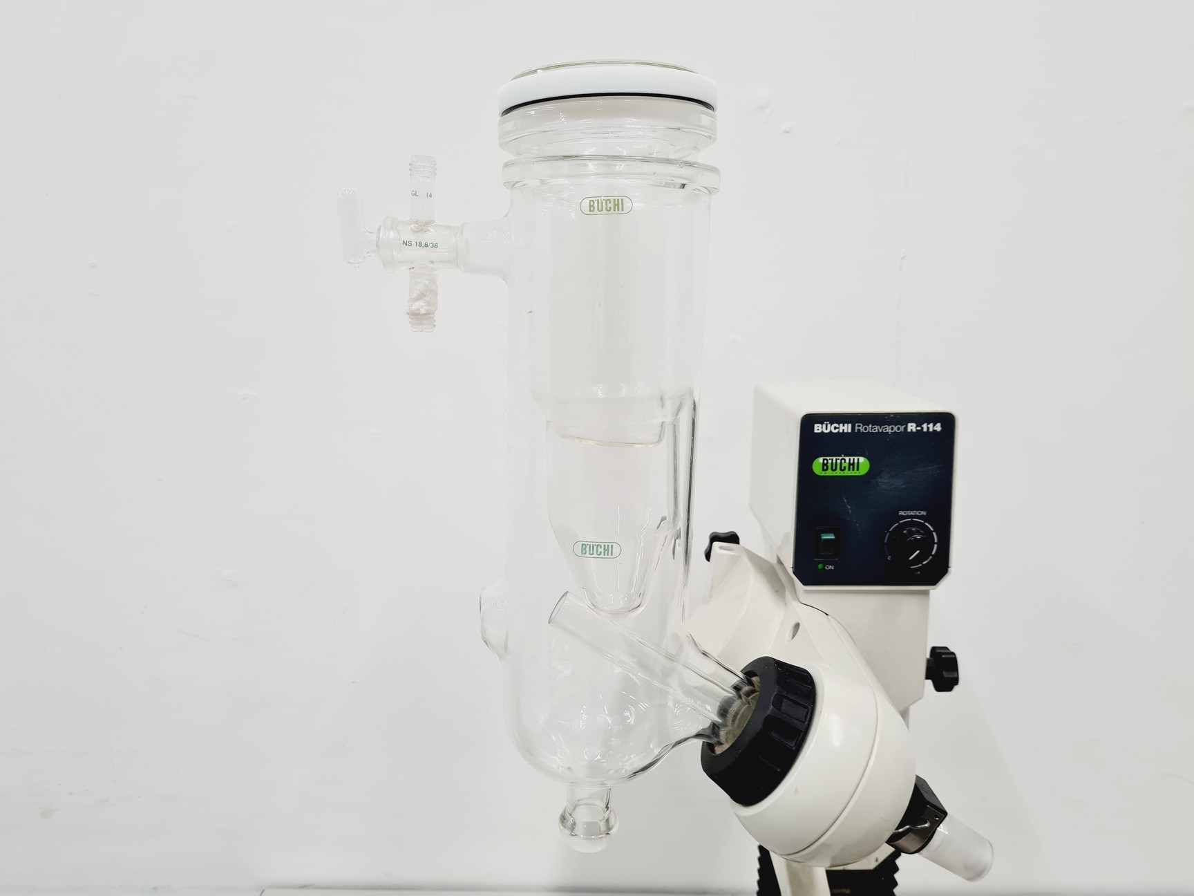 Image of Buchi Rotavapor R-114 and Buchi Waterbath B-480