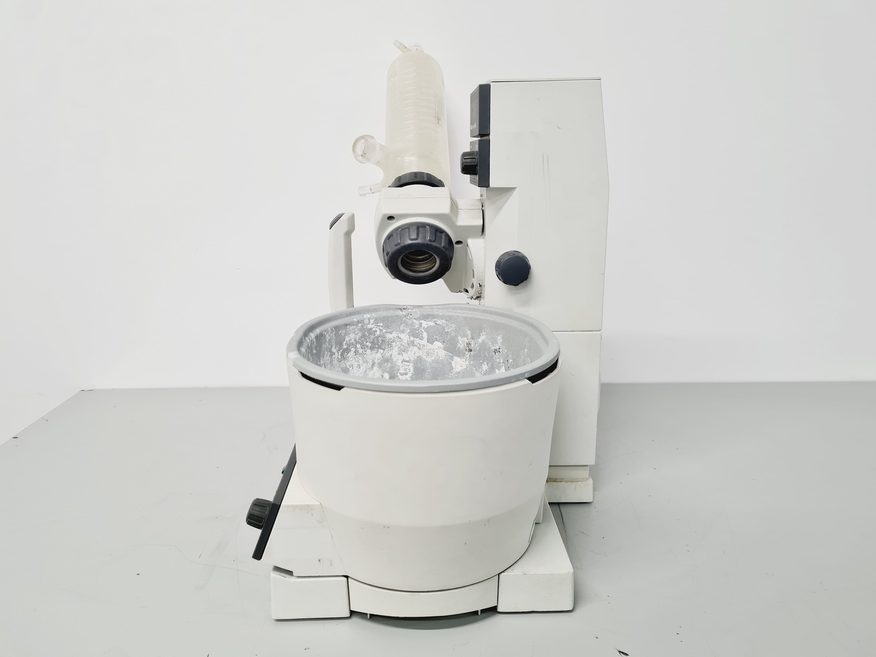 Image of Buchi Rotavapor R-200 and Buchi Heating Bath B-490