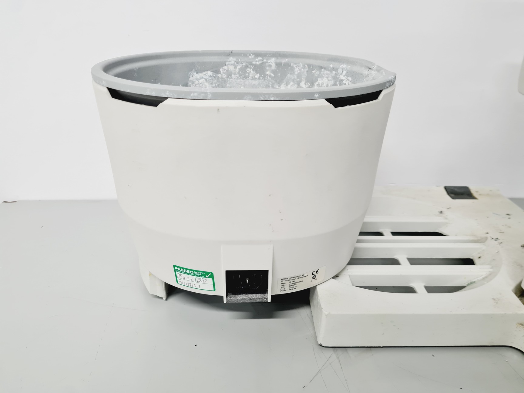 Image of Buchi Rotavapor R-200 and Buchi Heating Bath B-490