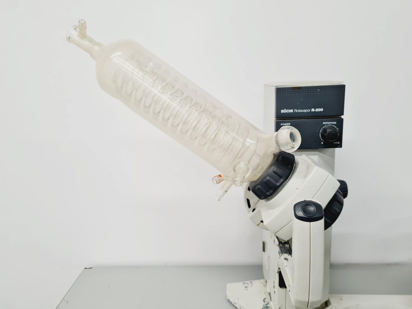 Image of Buchi Rotavapor R-200 and Buchi Heating Bath B-490